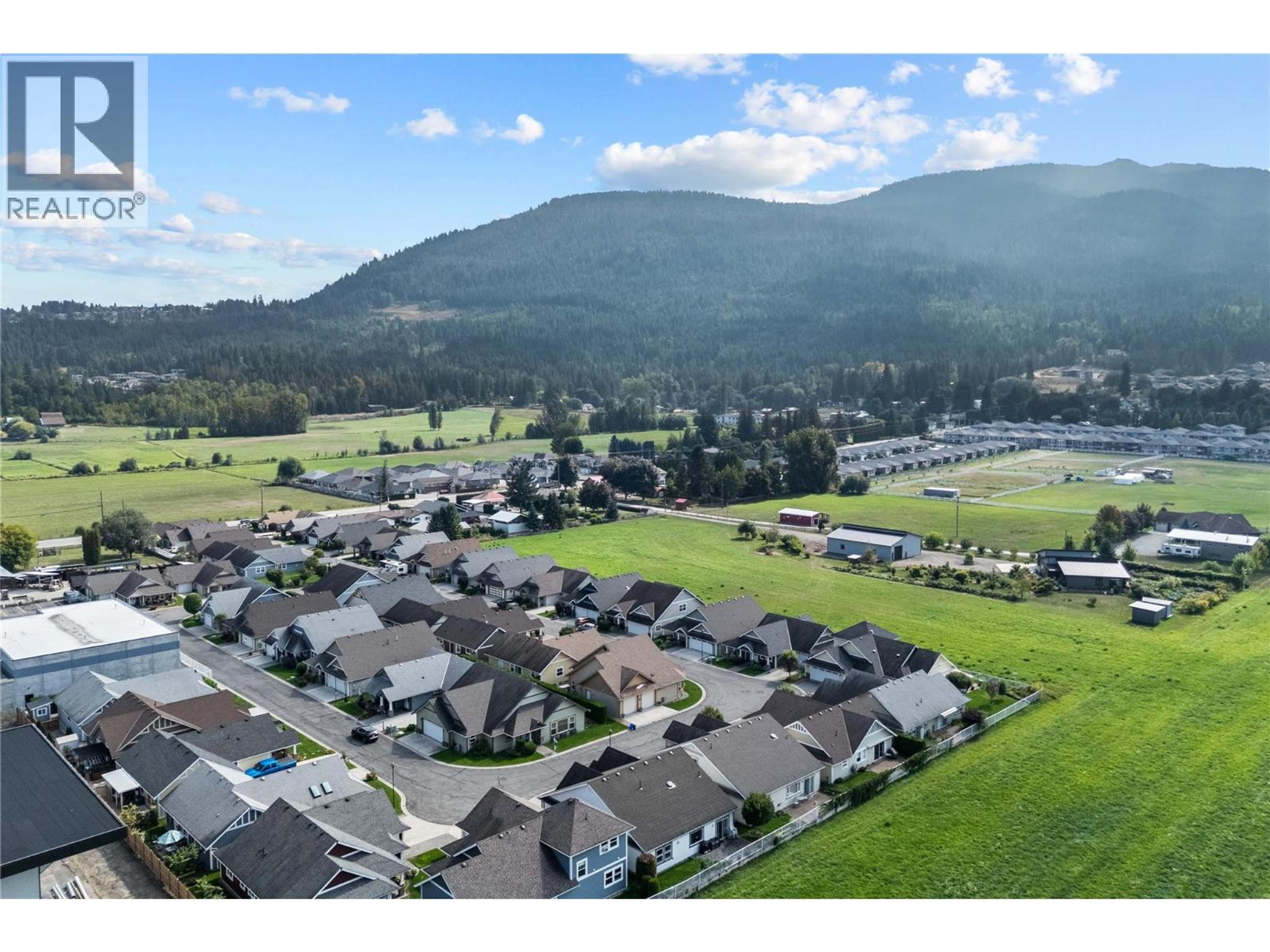 1231 10 Street SW, Salmon Arm - Exteriors - Full Complex View, Drone/Aerial View - Photo 10