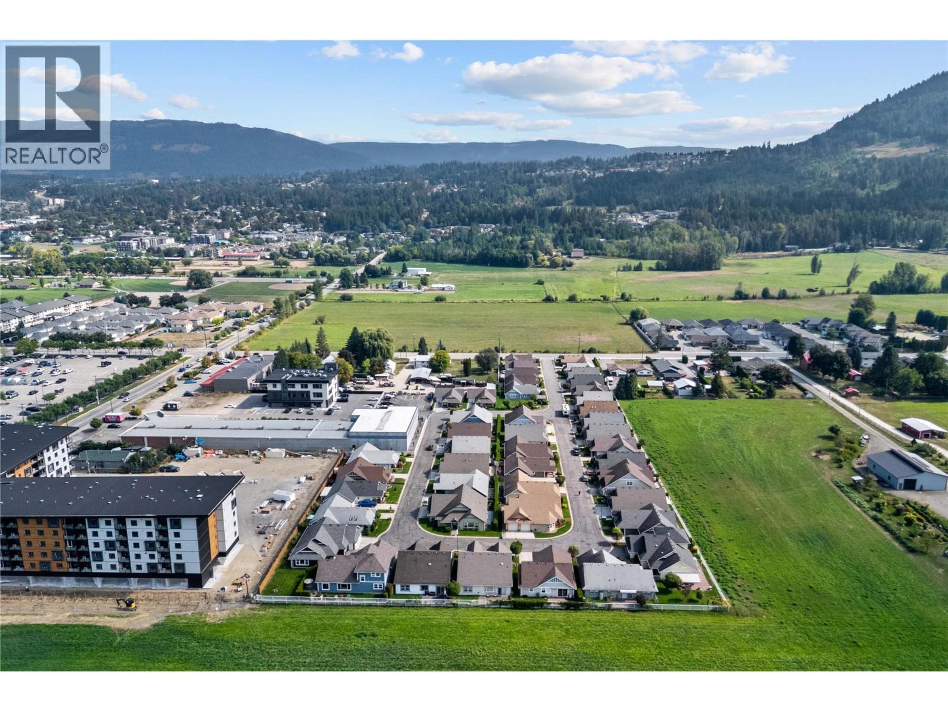 1231 10 Street SW, Salmon Arm - Exteriors - Full Complex View, Drone/Aerial View - Photo 12