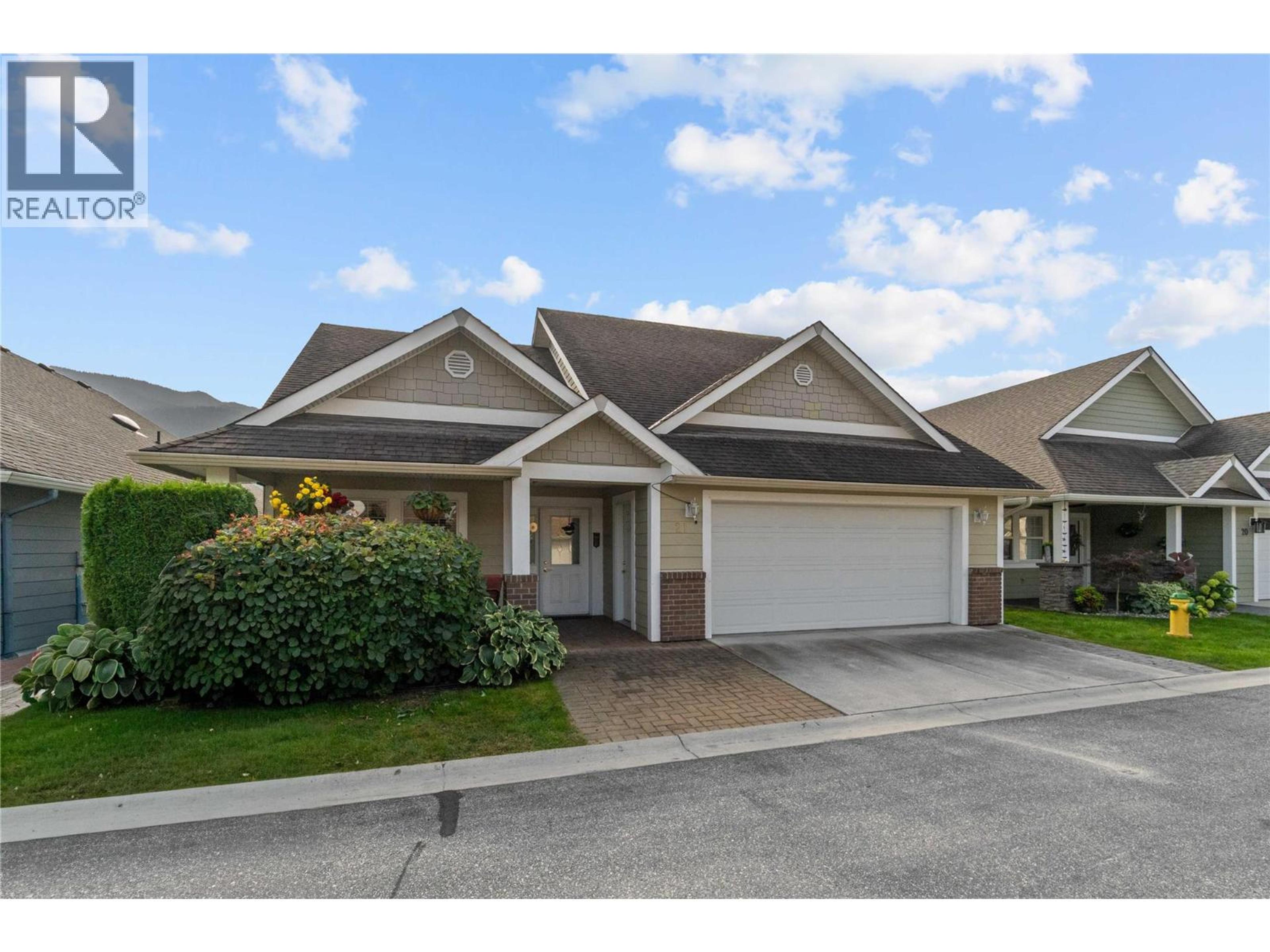 1231 10 Street SW, Salmon Arm - Exteriors - Photo 13