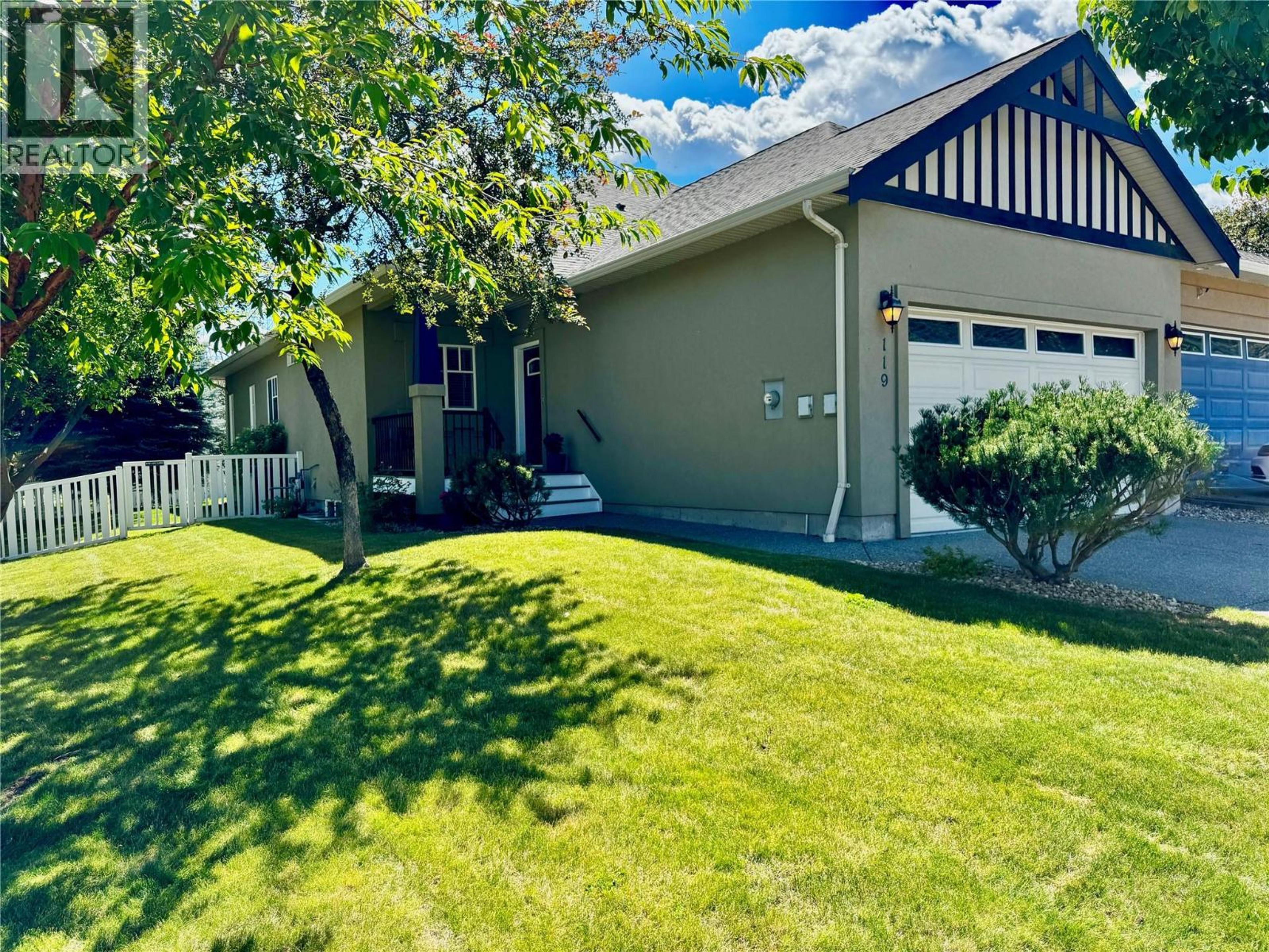 2920 Valleyview Drive, Kamloops - Exteriors - Photo 9
