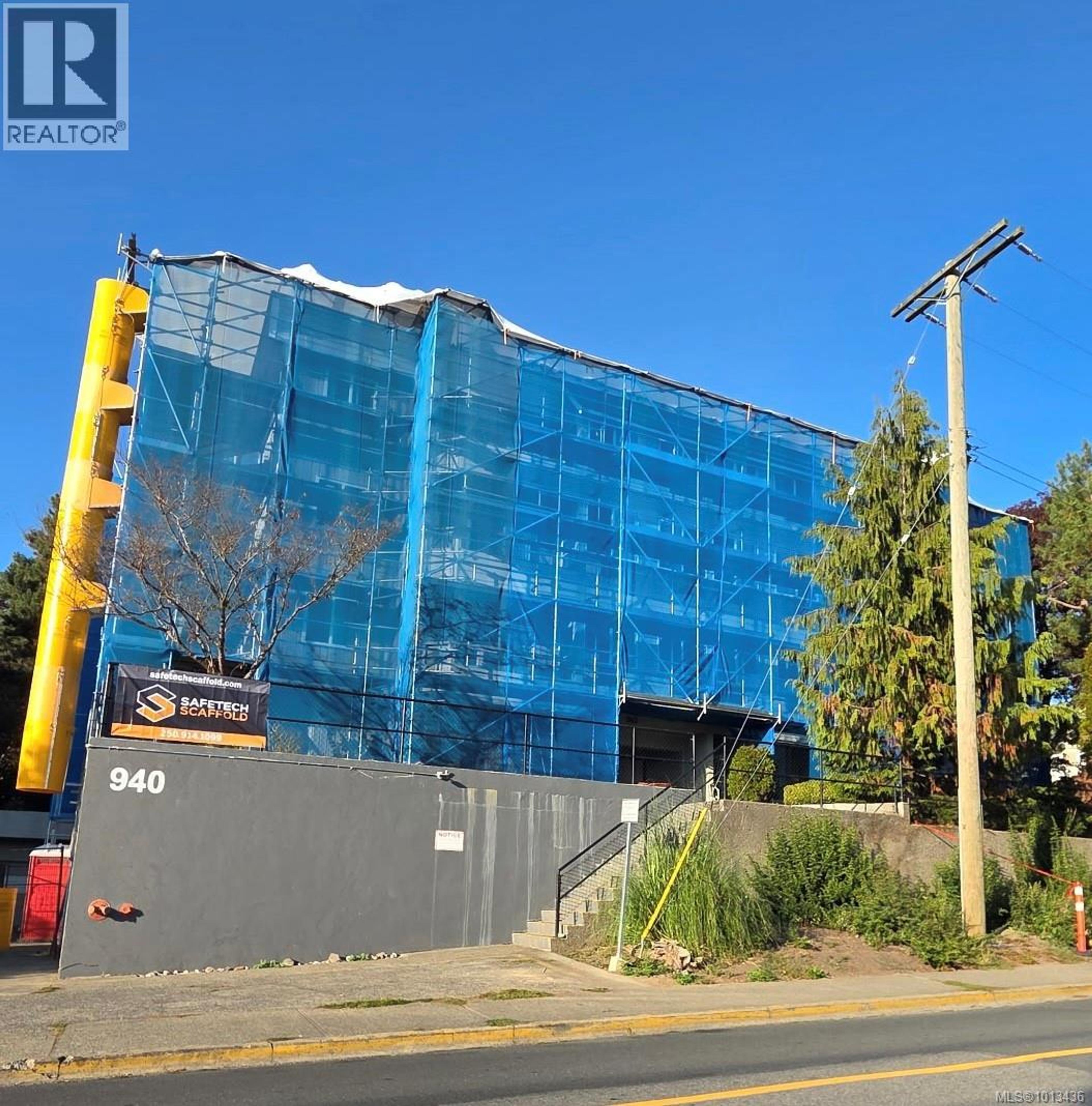 940 Inverness Rd, Saanich - Exteriors - Photo 3