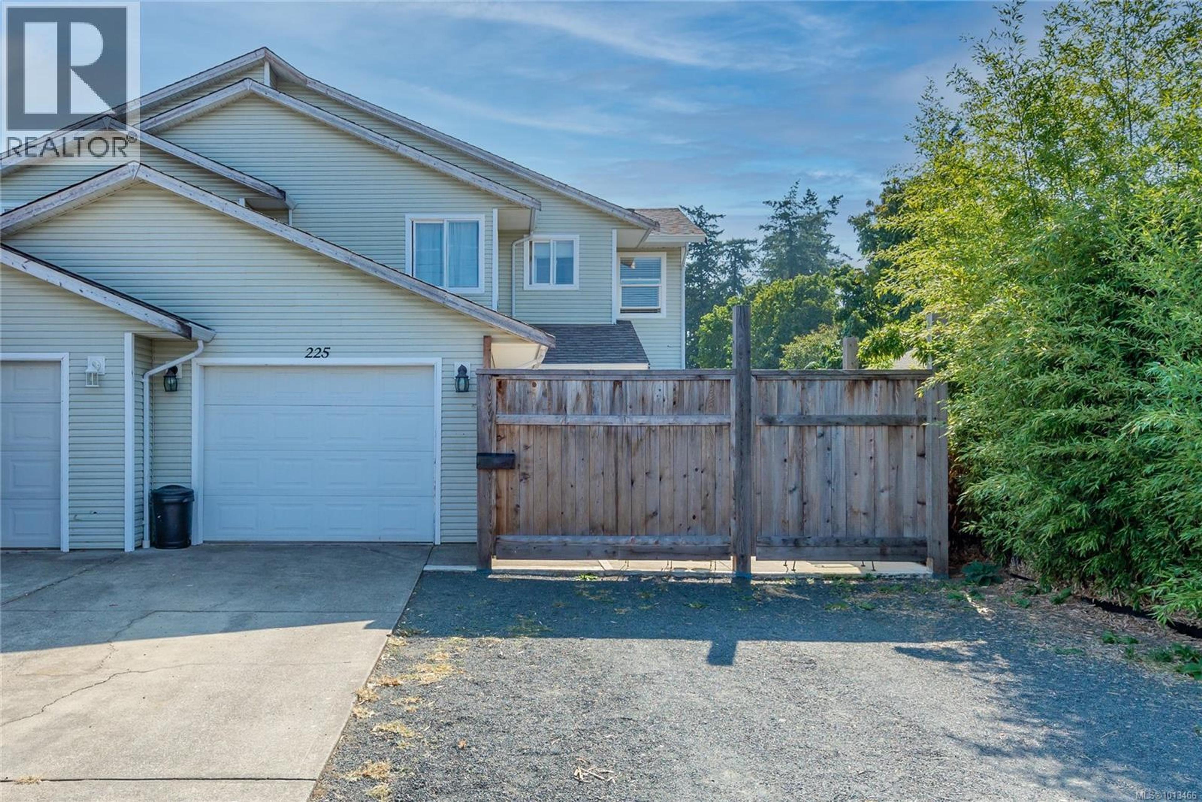 225 Larwood Rd, Campbell River - Exteriors - Photo 1