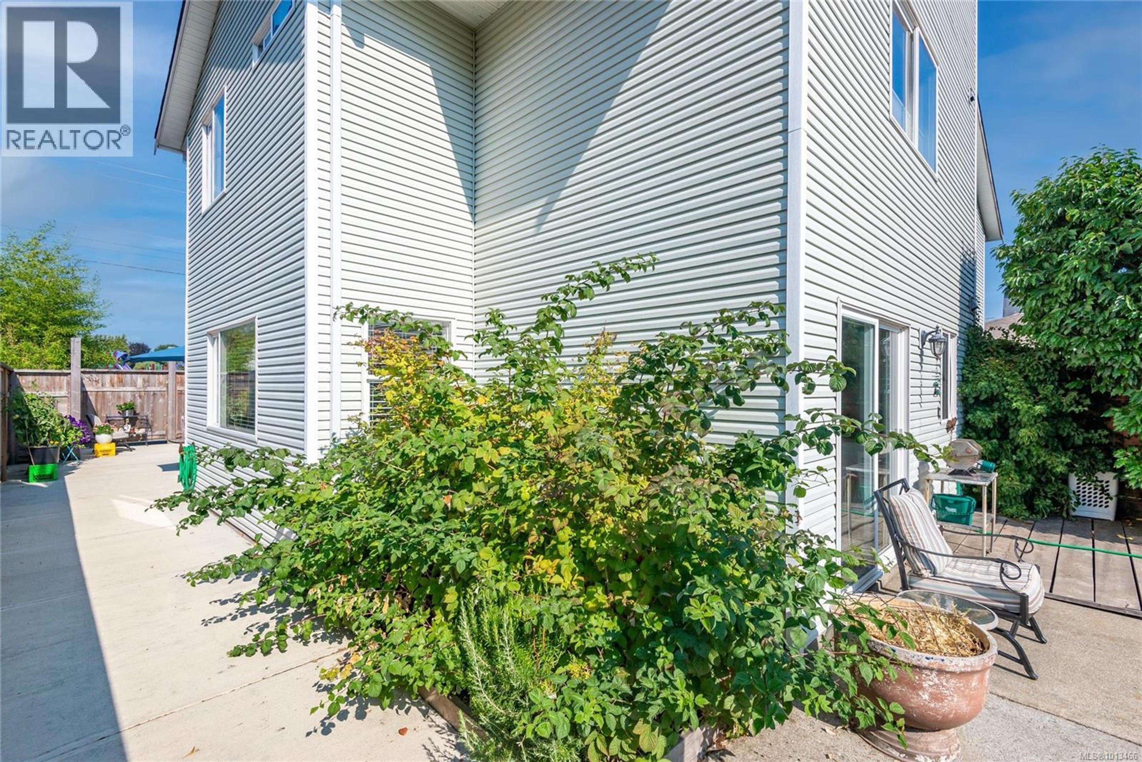 225 Larwood Rd, Campbell River - Exteriors - Photo 4