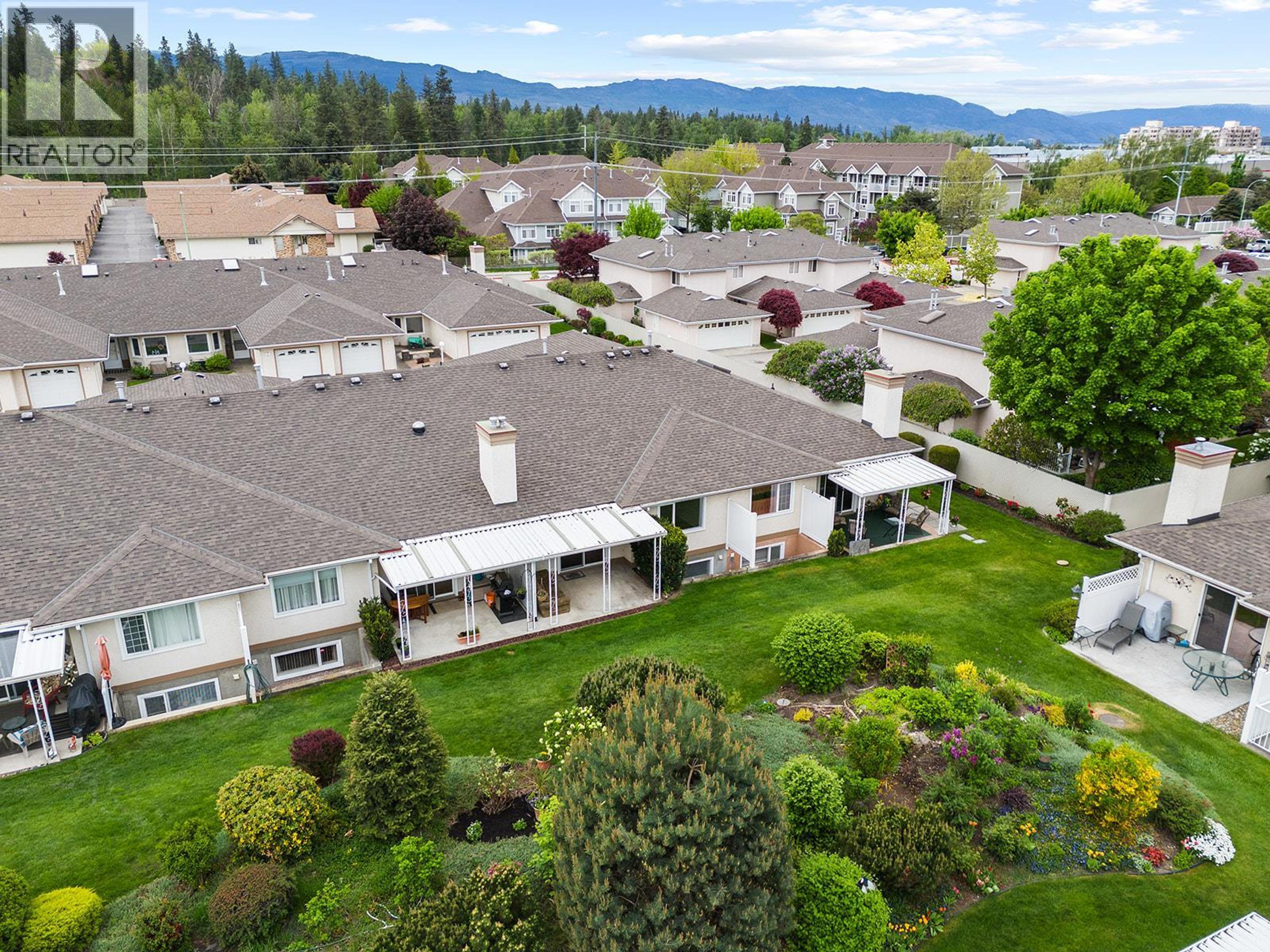 1874 Parkview Crescent, Kelowna - Exteriors - Full Complex View, Drone/Aerial View - Photo 2