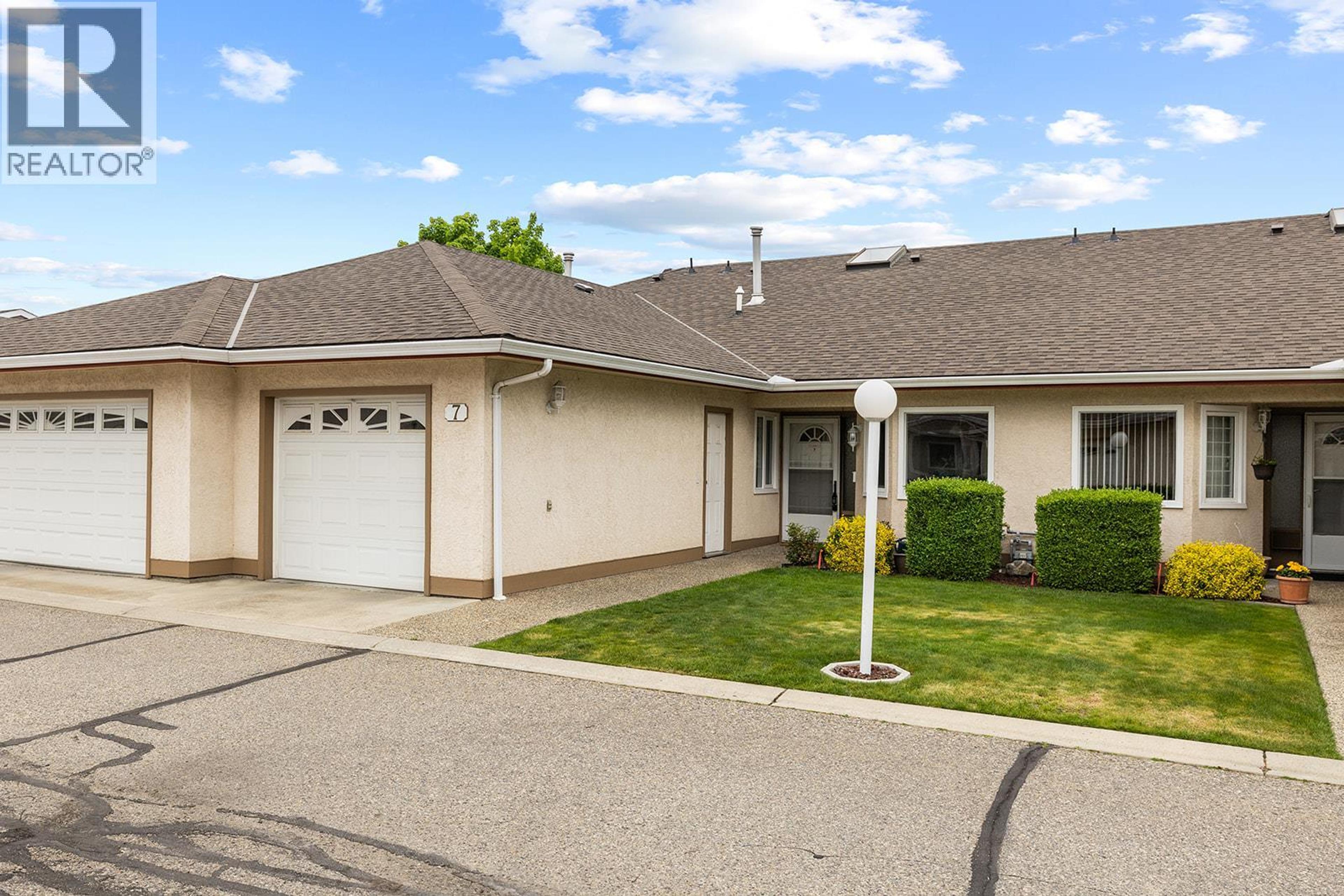 1874 Parkview Crescent, Kelowna - Exteriors - Photo 3