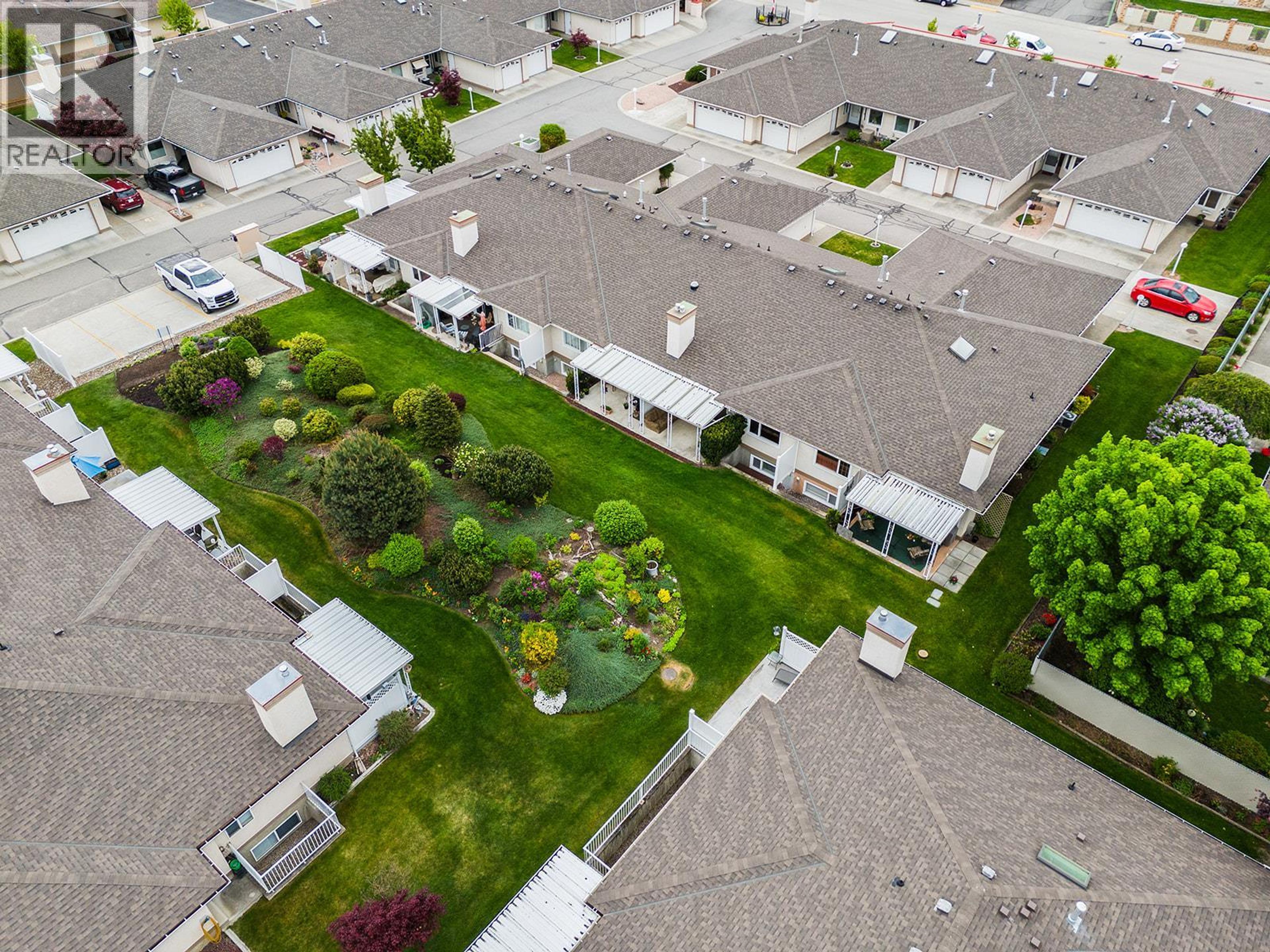 1874 Parkview Crescent, Kelowna - Exteriors - Full Complex View, Drone/Aerial View - Photo 4