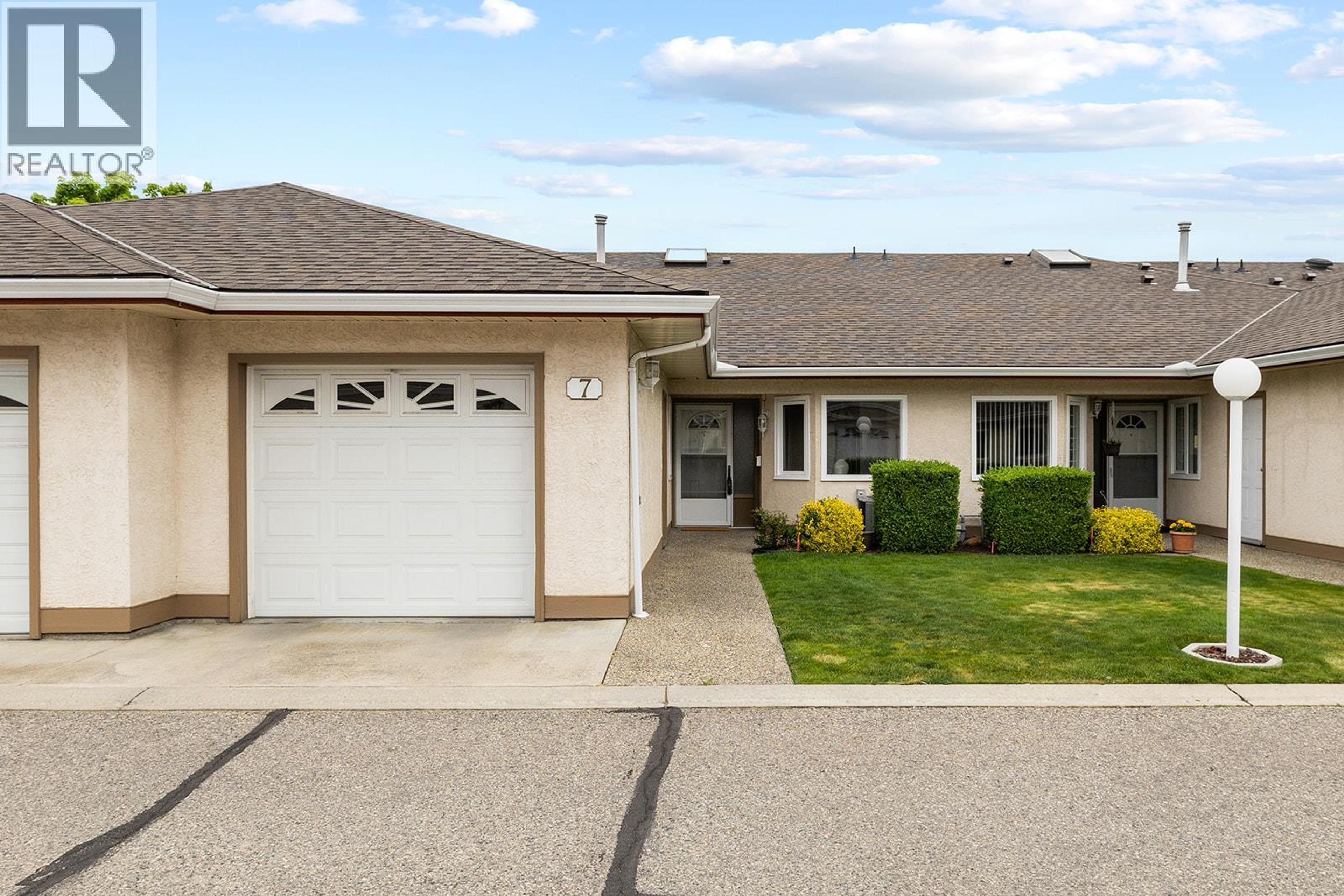 1874 Parkview Crescent, Kelowna - Exteriors - Photo 8