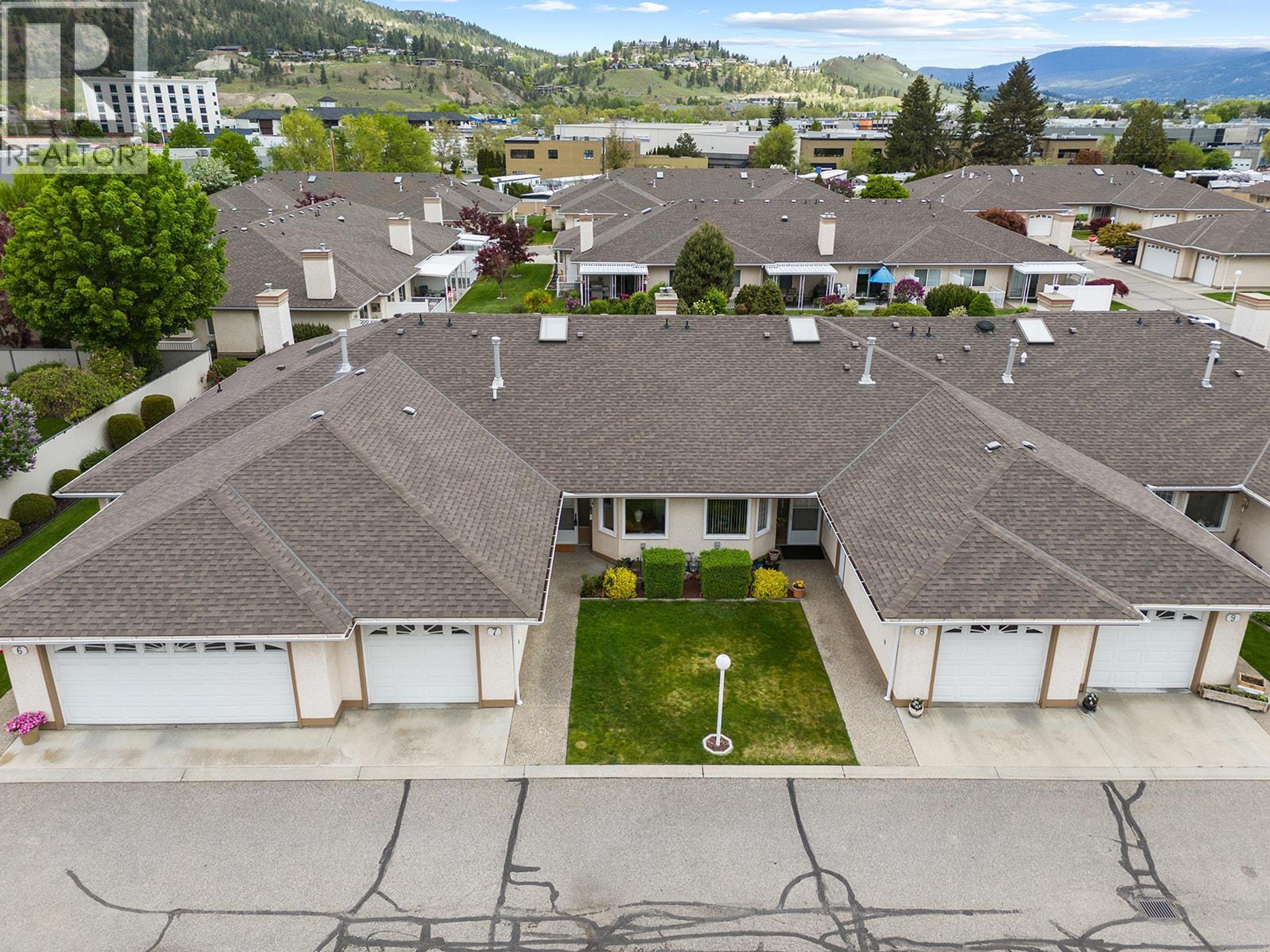 1874 Parkview Crescent, Kelowna - Exteriors - Full Complex View, Drone/Aerial View - Photo 11