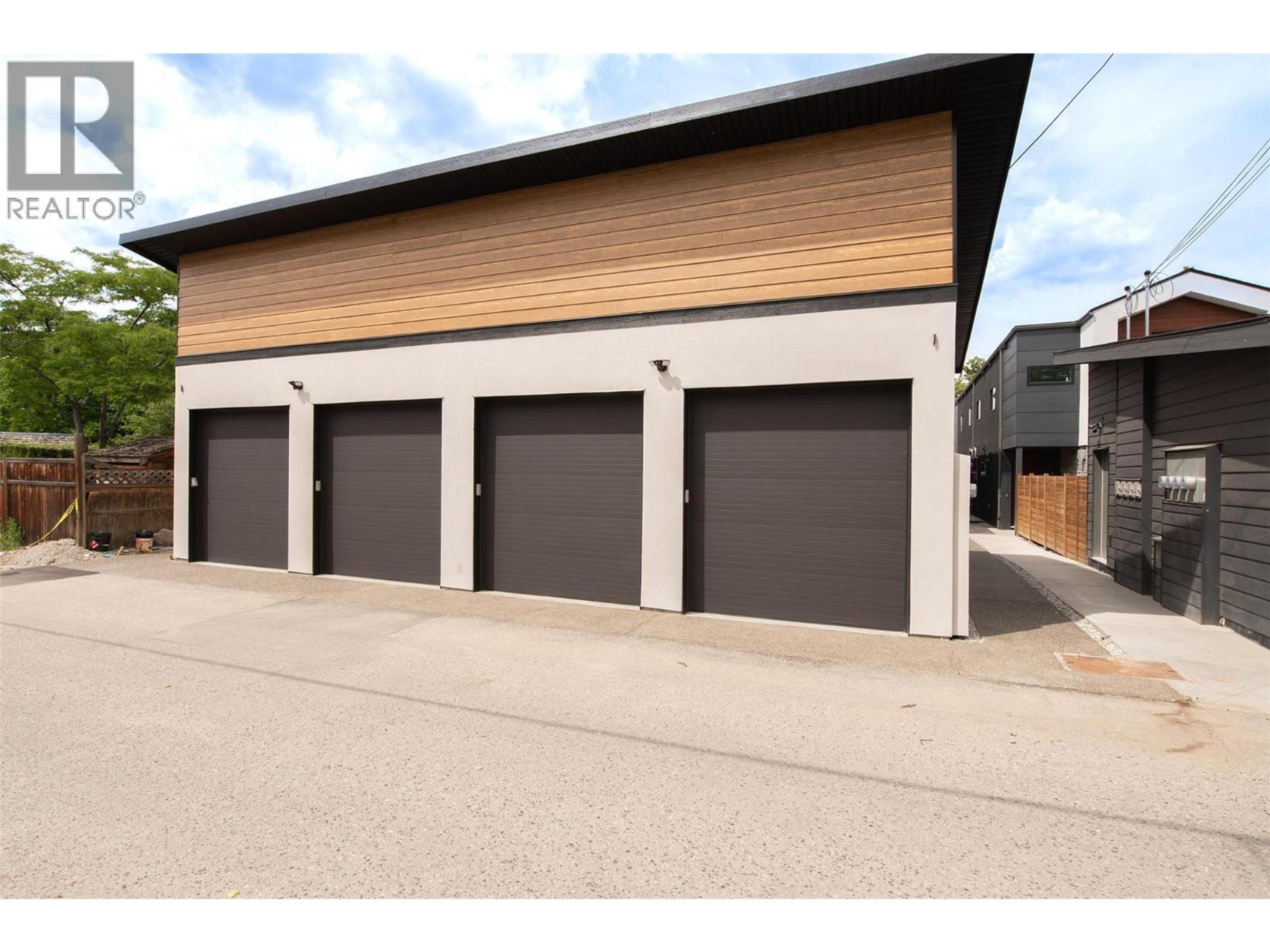 839 Lawson Avenue, Kelowna - Exteriors - Photo 11