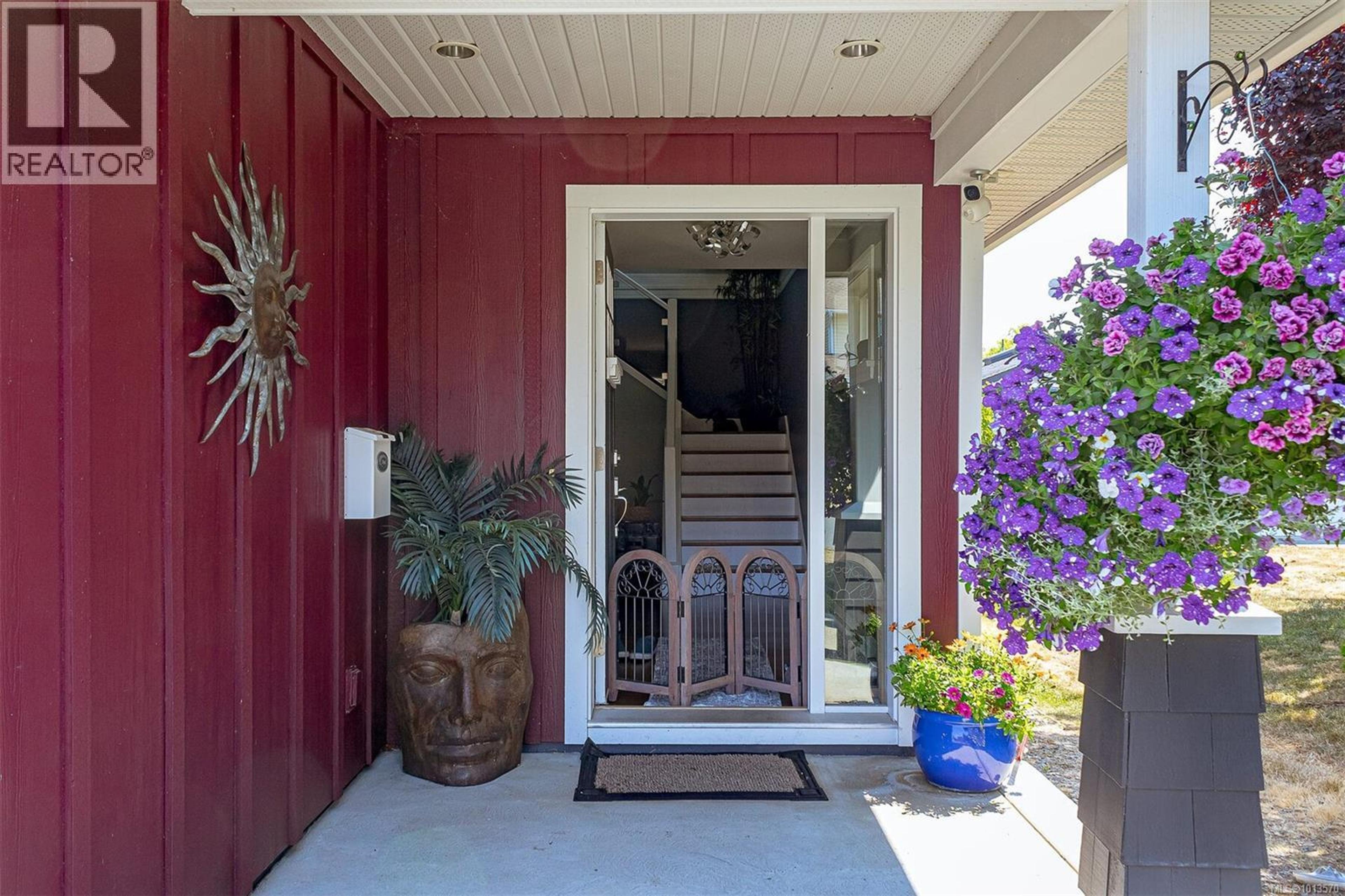 164 White Pine Rd, View Royal - Exteriors - Photo 1