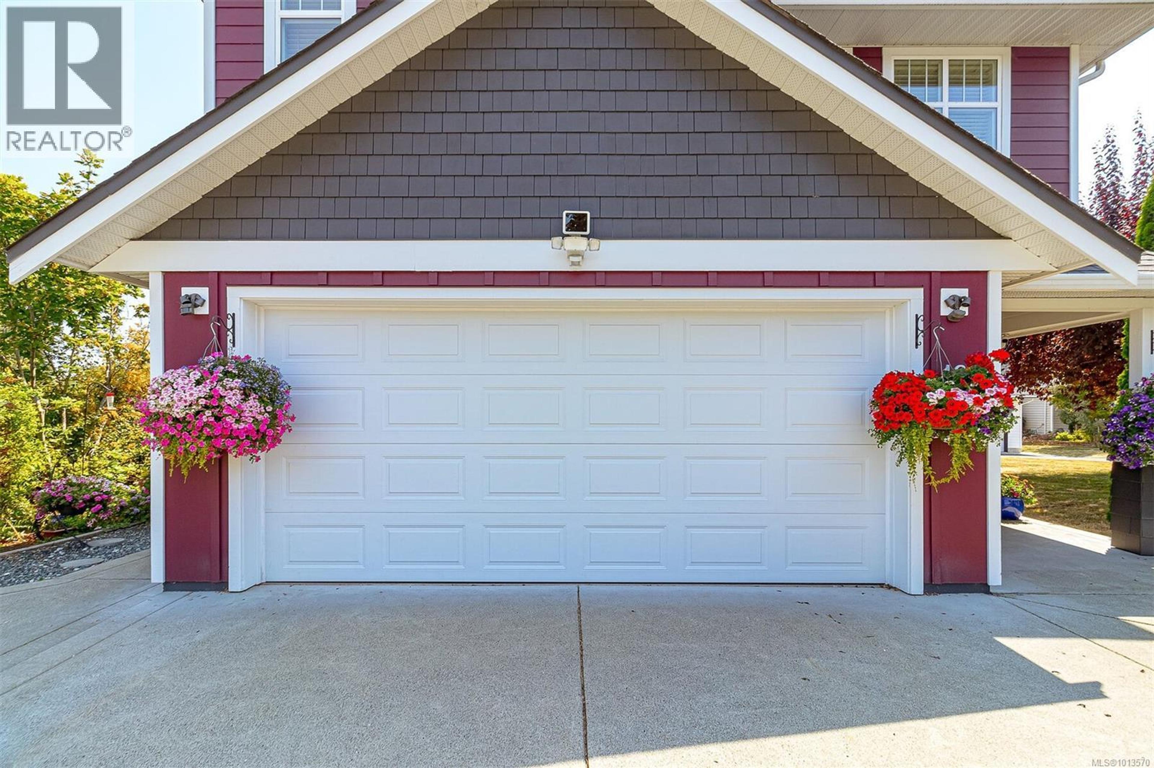 164 White Pine Rd, View Royal - Exteriors - Photo 5