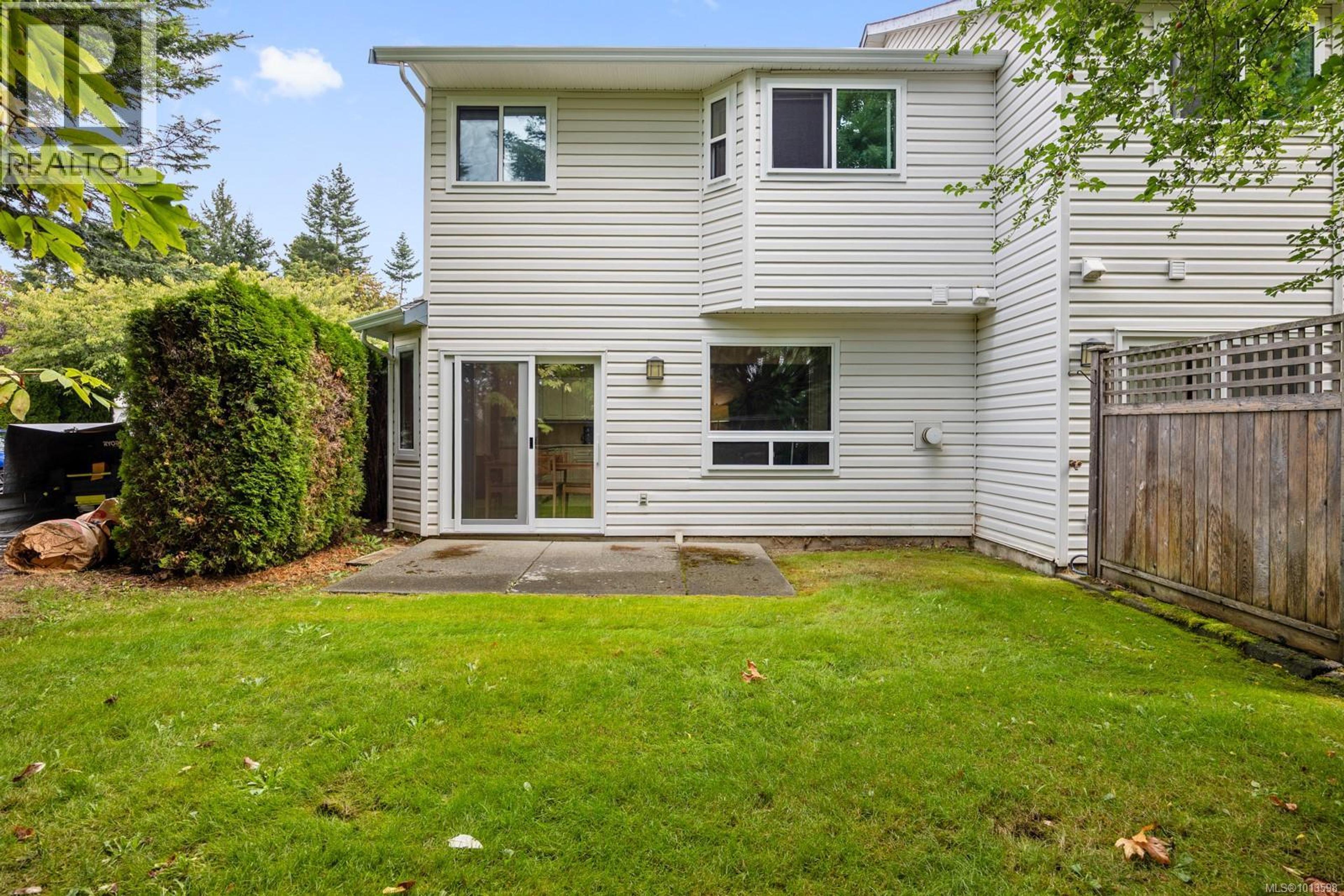 2355 Valley View Dr, Courtenay - Exteriors - Photo 2