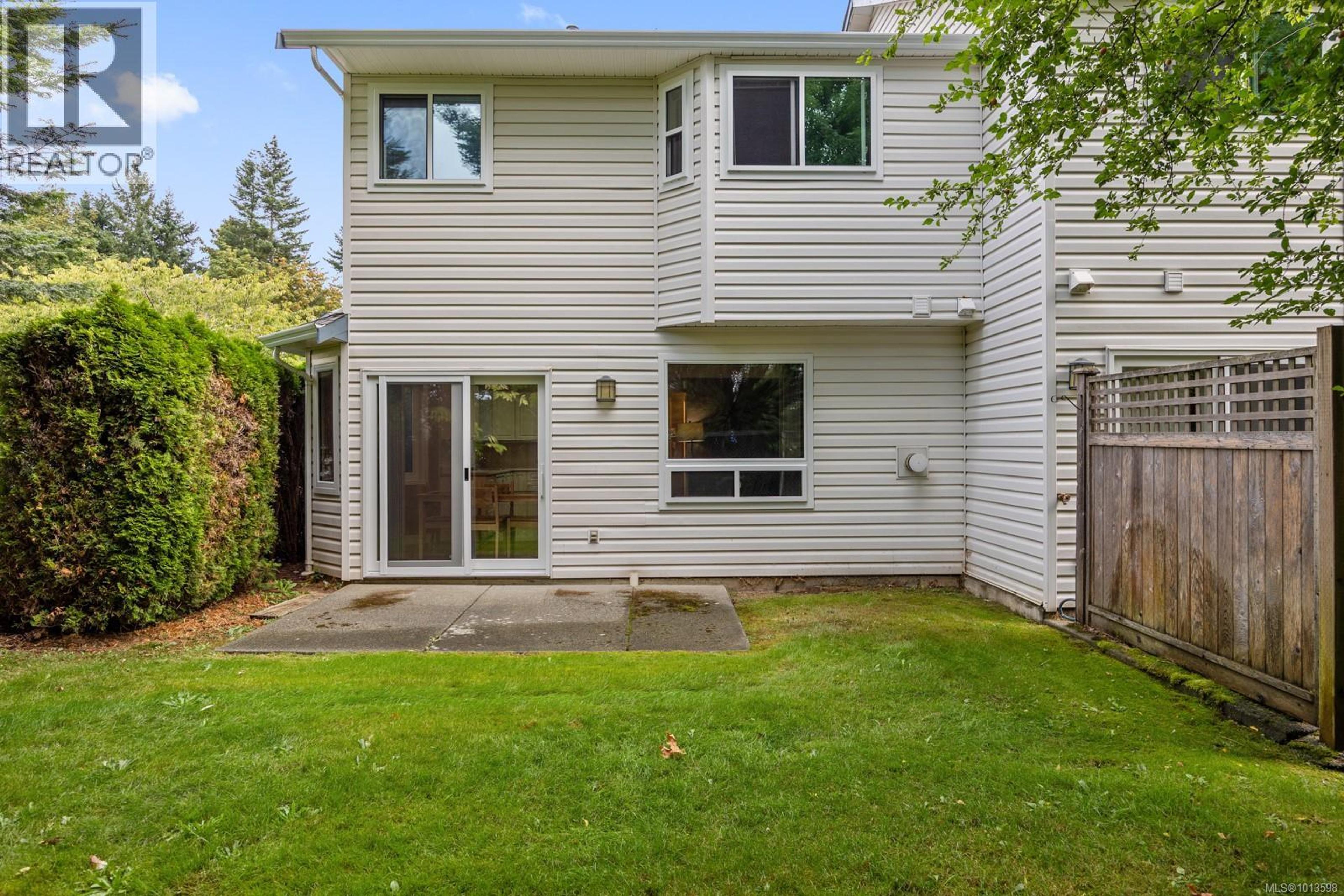 2355 Valley View Dr, Courtenay - Exteriors - Photo 3