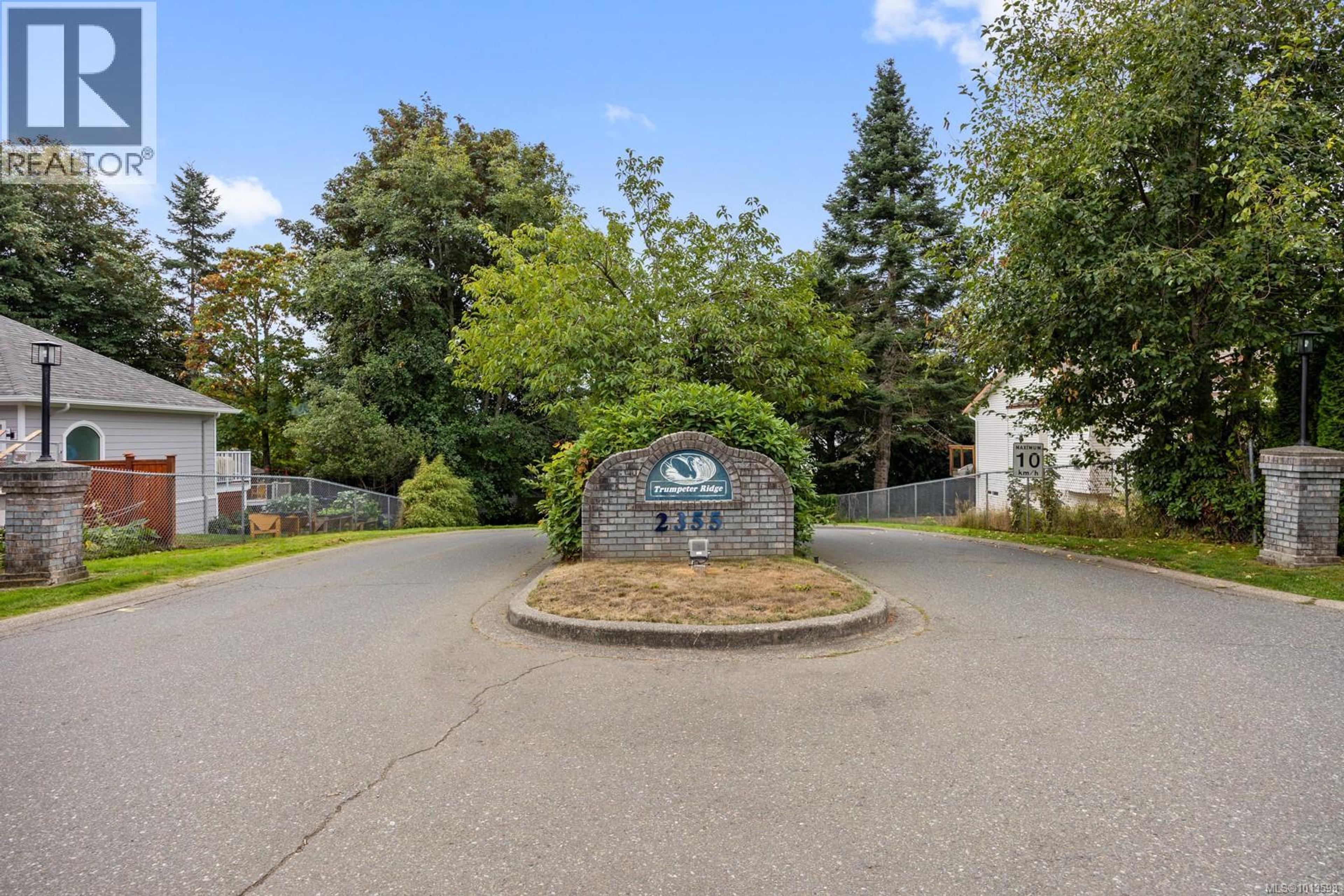 2355 Valley View Dr, Courtenay - Exteriors - Full Complex View - Photo 4