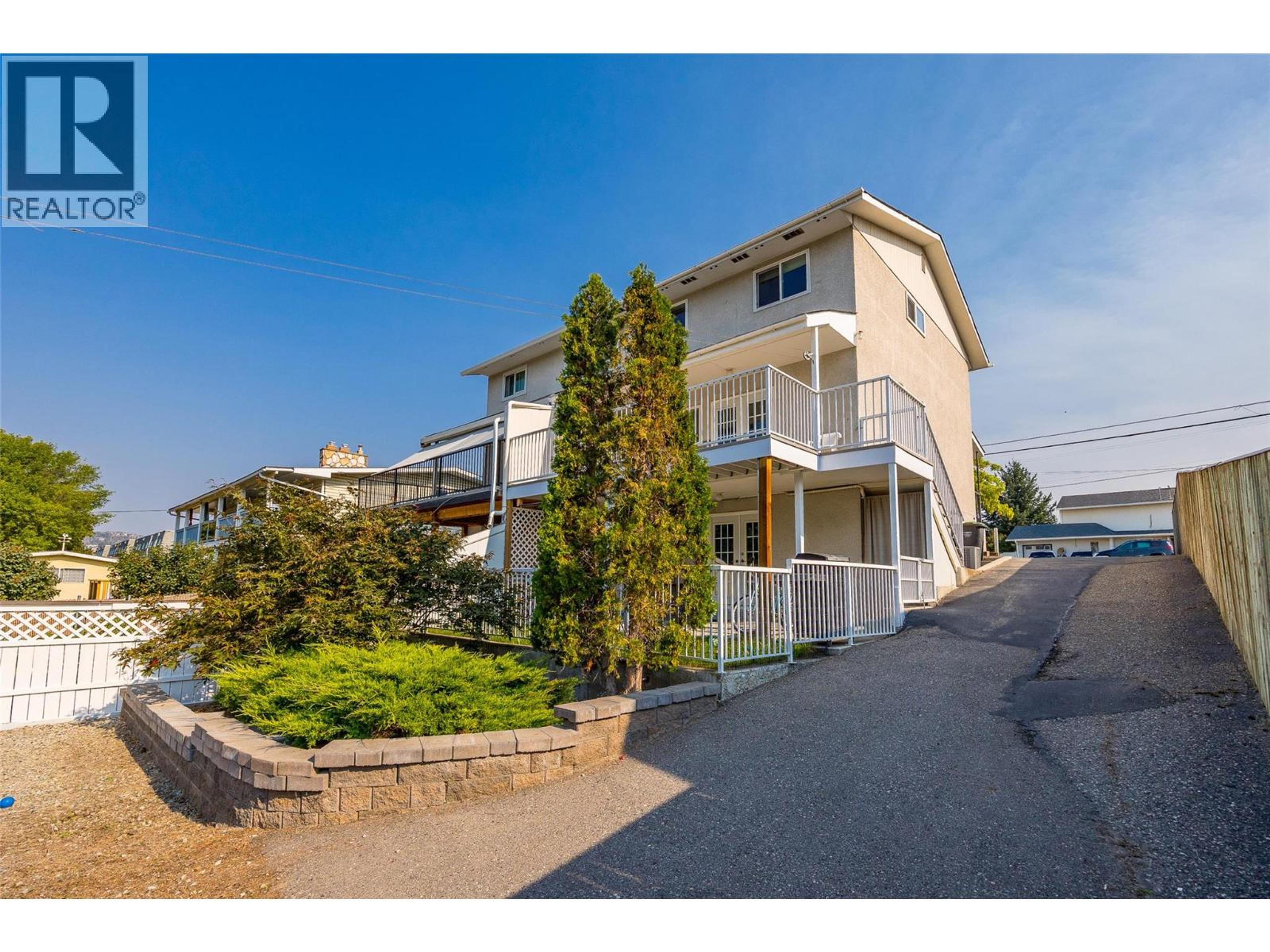 685 Hollydell Road, Kelowna - Exteriors - Photo 1