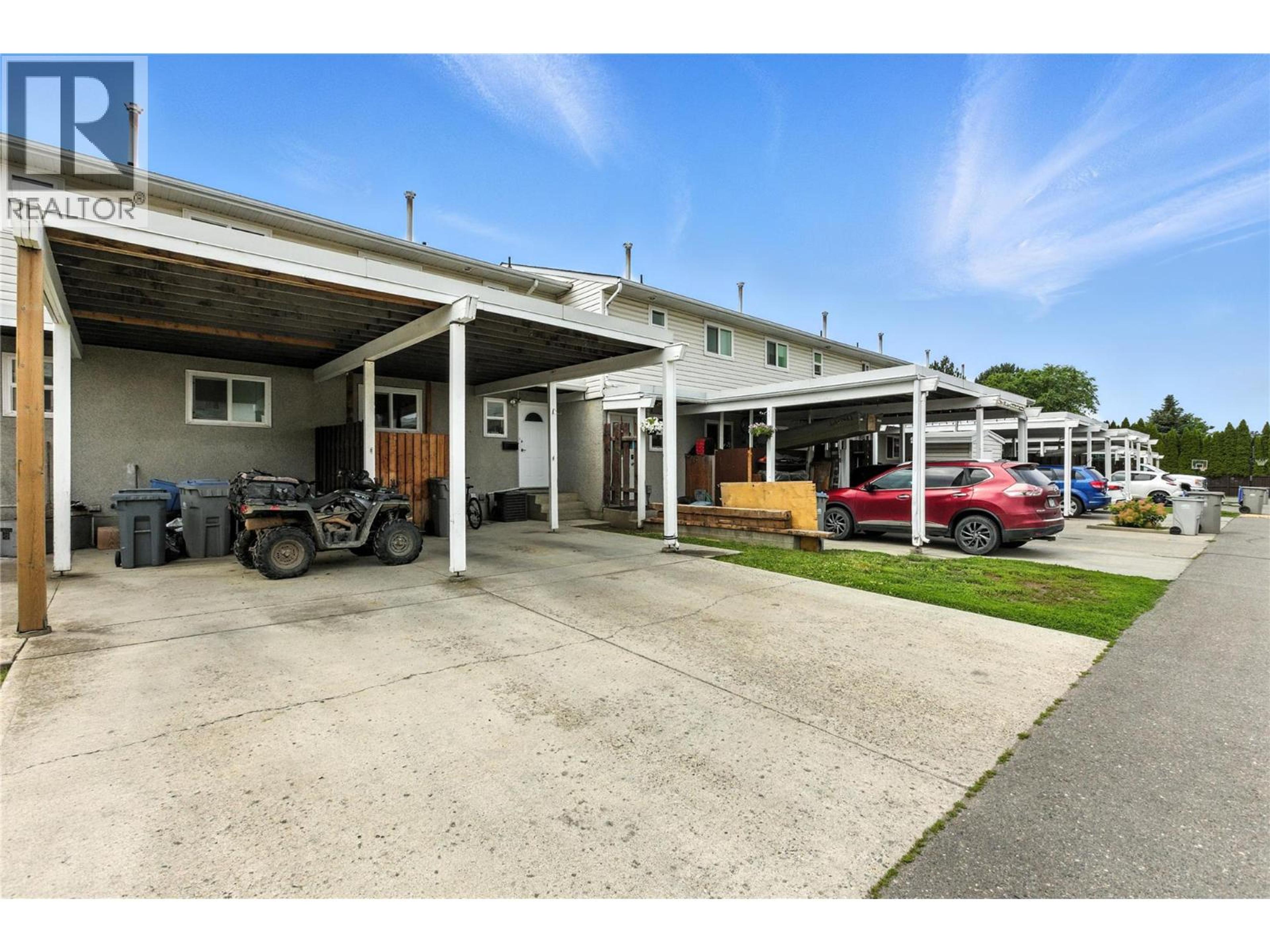 800 Southill Street, Kamloops - Exteriors - Full Complex View - Photo 3