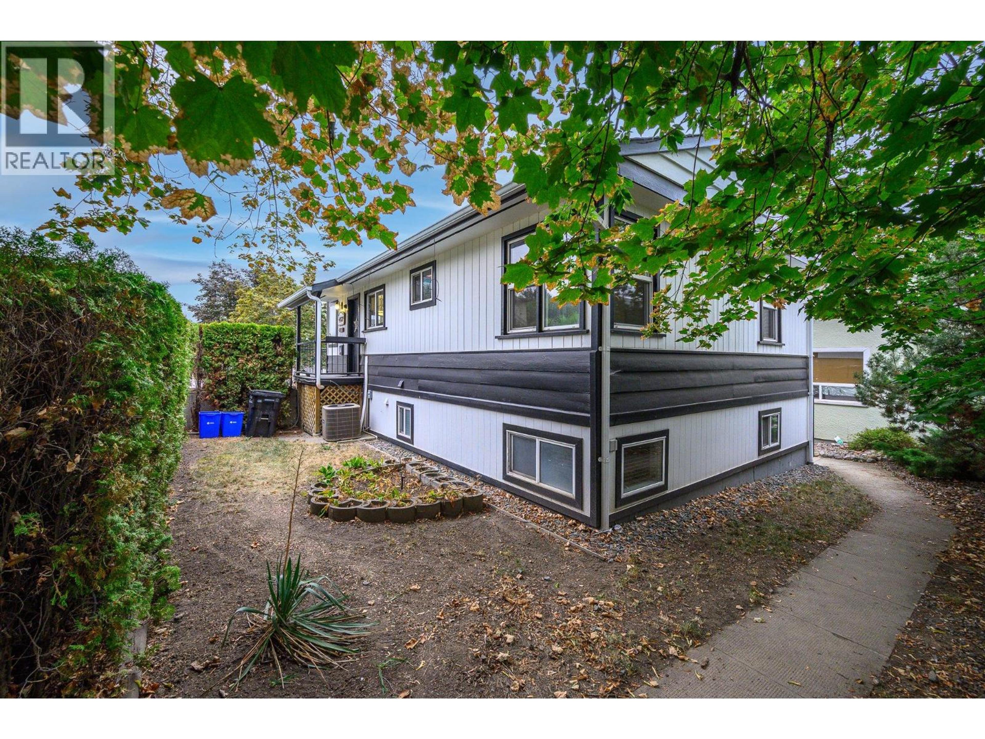 3411 17 Avenue, Vernon - Exteriors - Photo 2