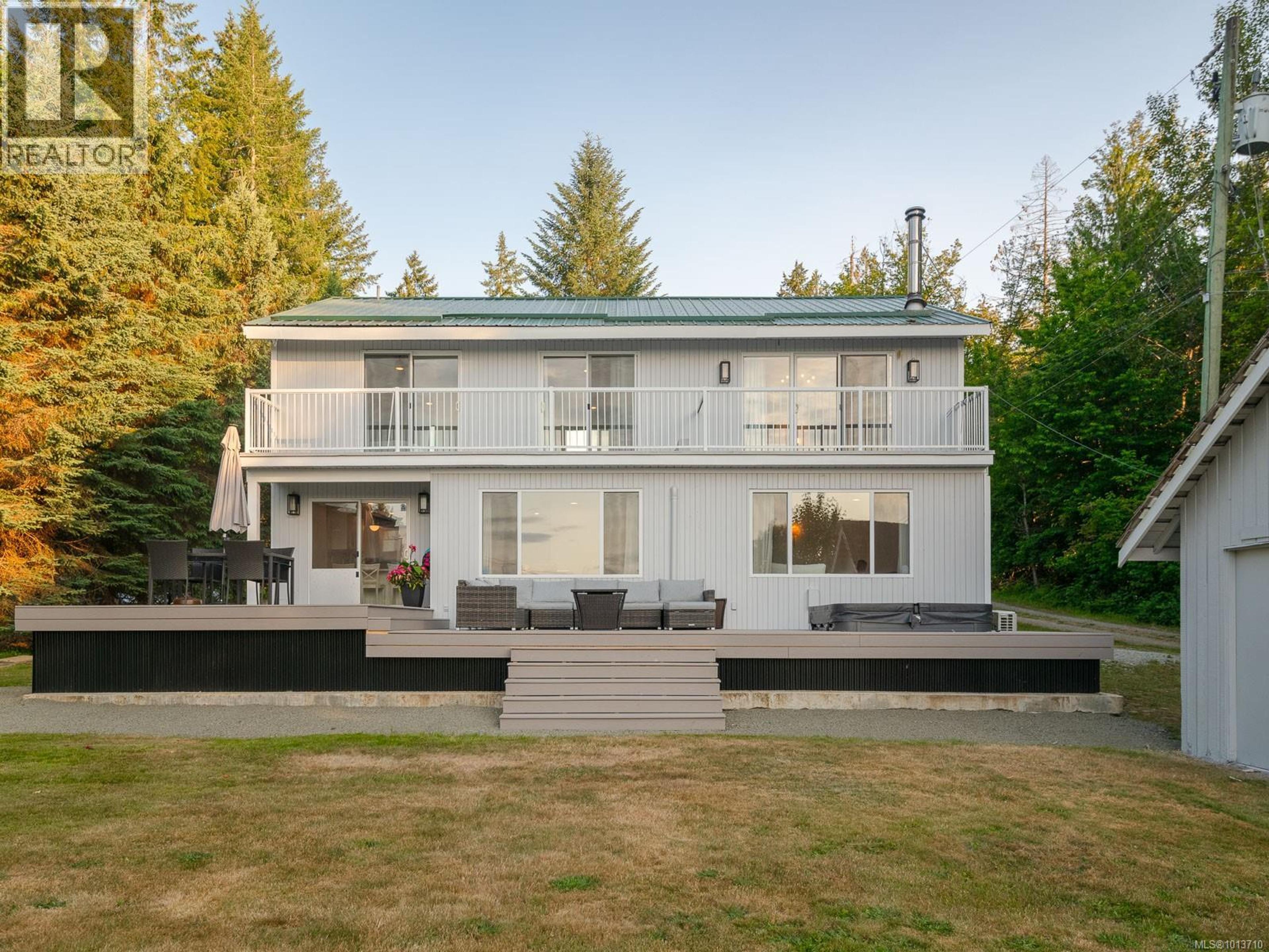 9010 Lord Rd, Port Alberni - Exteriors - Photo 2