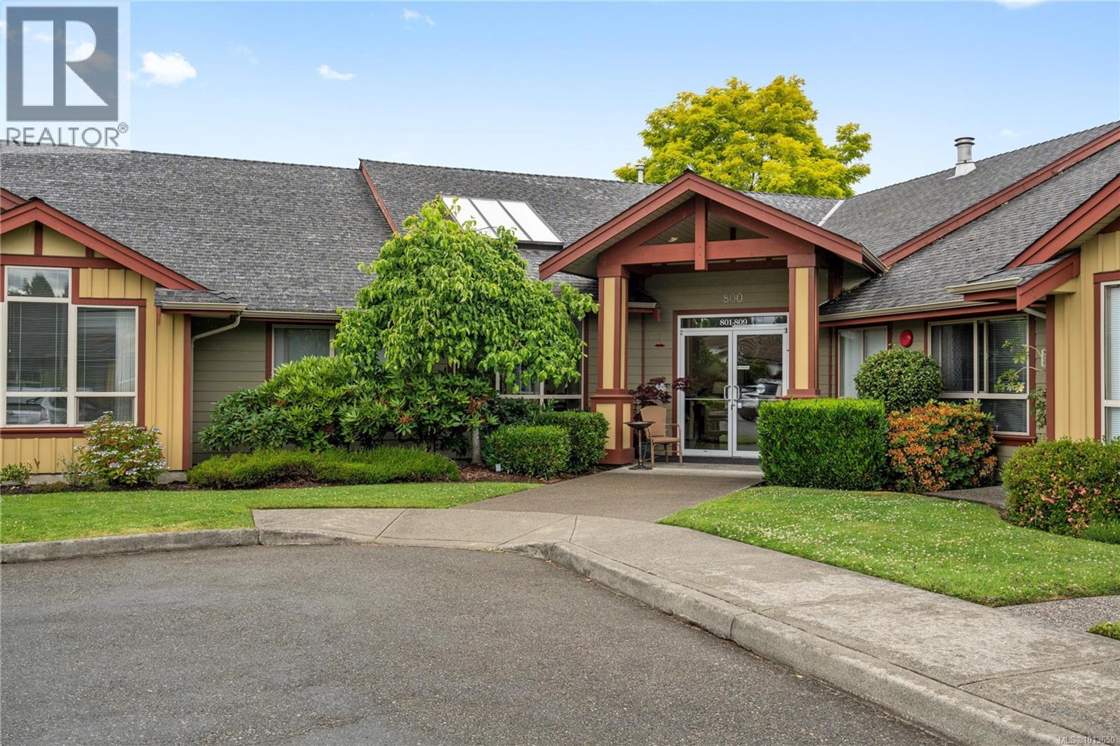 261 Mills St, Parksville - Exteriors - Photo 1