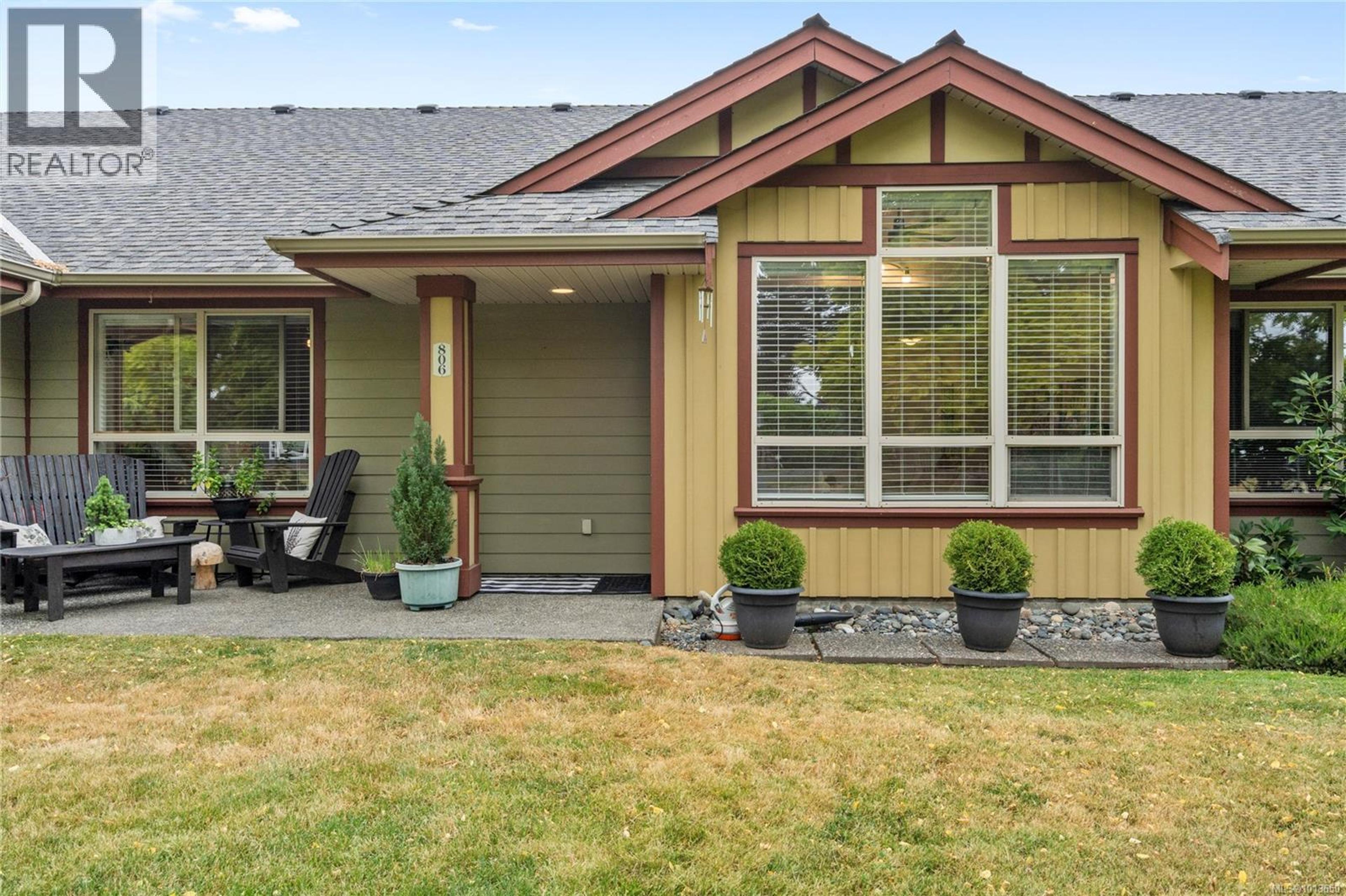 261 Mills St, Parksville - Exteriors - Photo 3