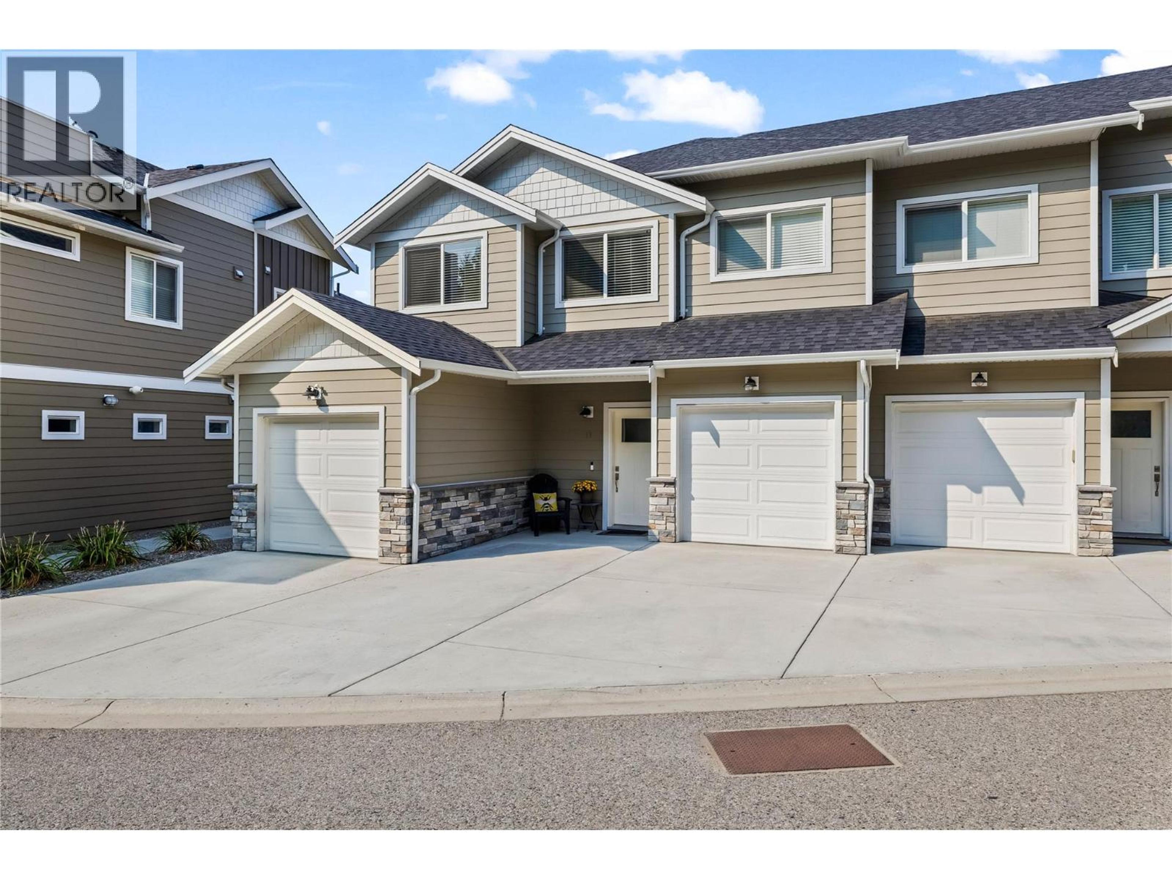 695 Webster Road, Kelowna - Exteriors - Full Complex View - Photo 3