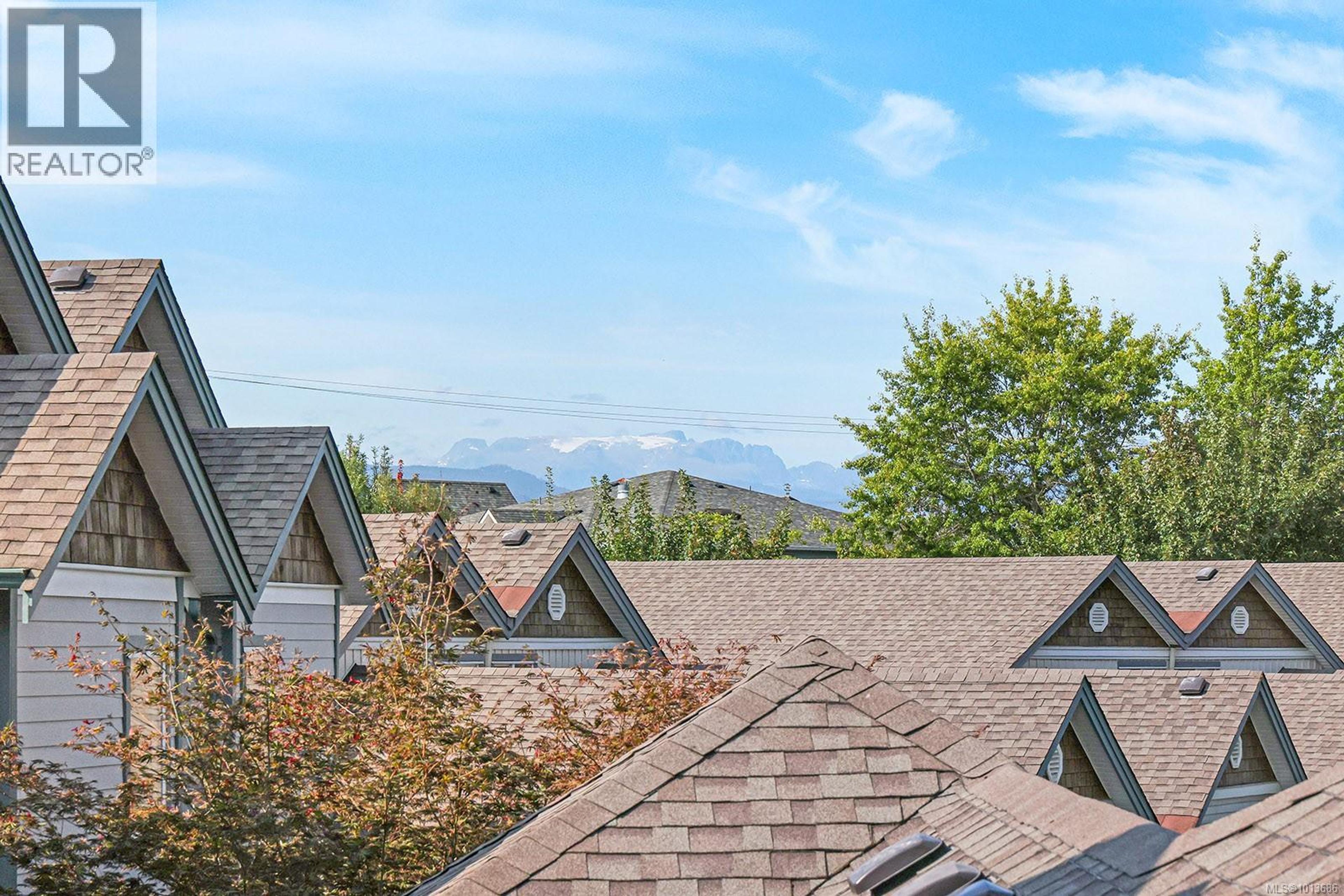 1646 Balmoral Ave, Comox - Exteriors - Full Complex View - Photo 1