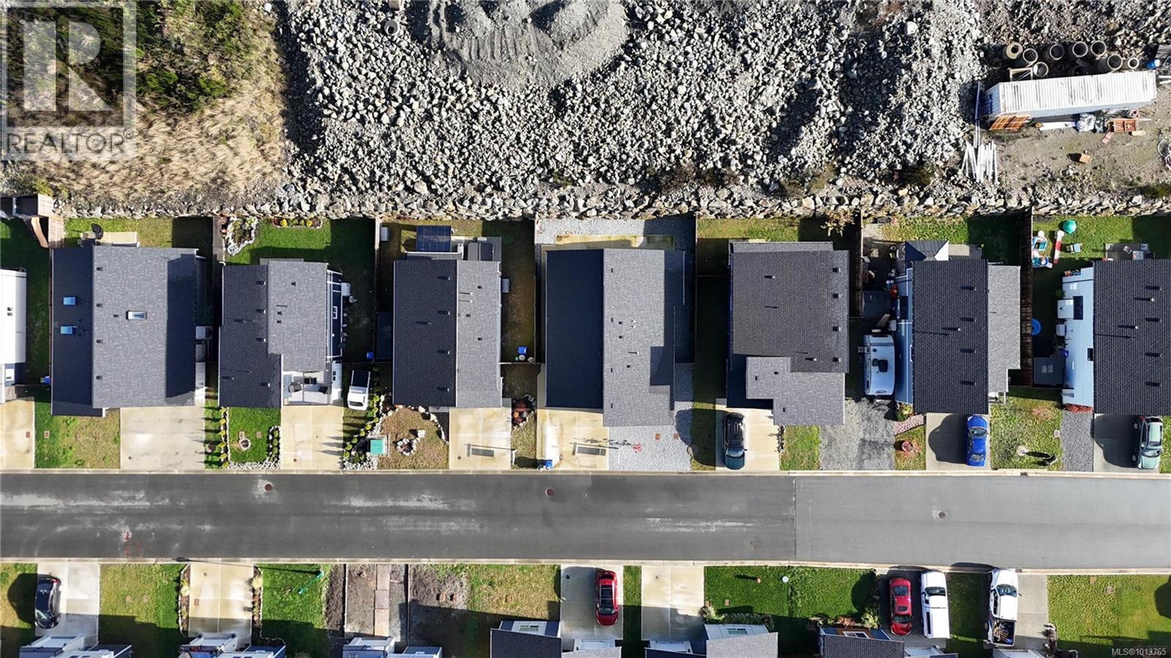 1042 Skylar Cir, Shawnigan Lake - Exteriors - Full Complex View, Drone/Aerial View - Photo 8