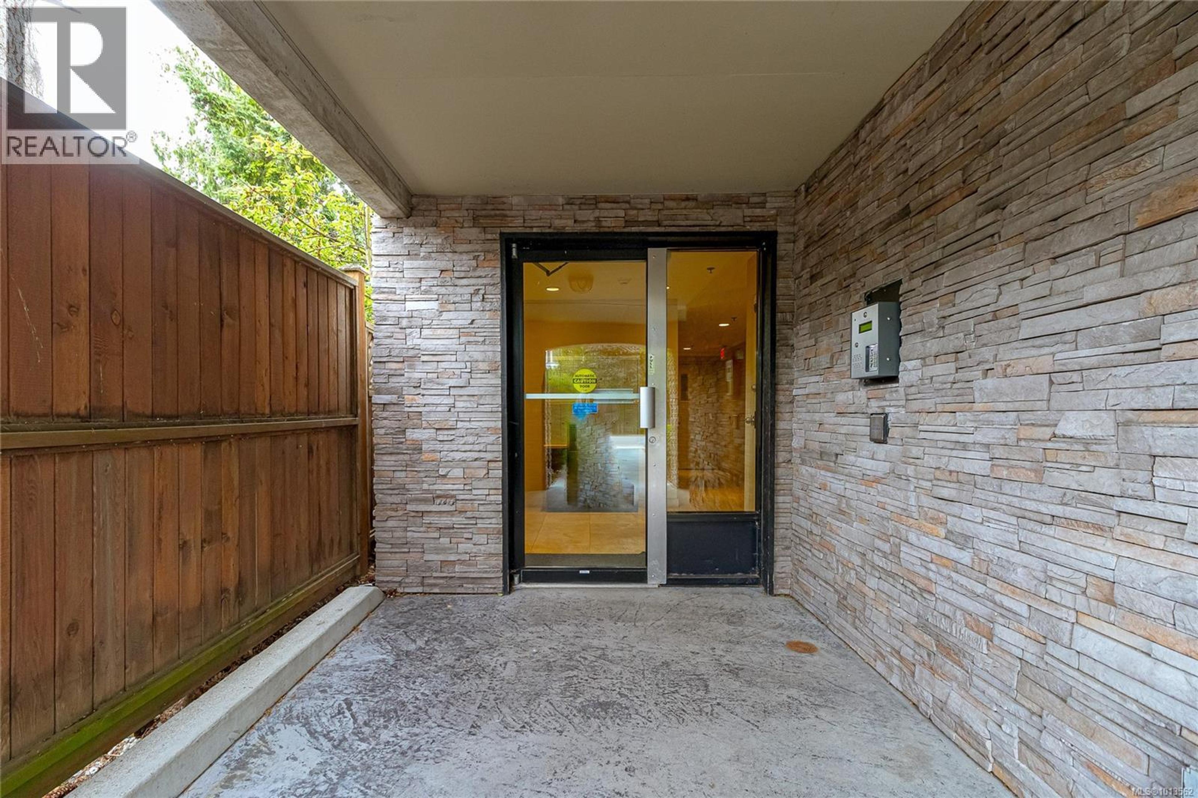 1615 Bay St, Victoria - Exteriors - Photo 1