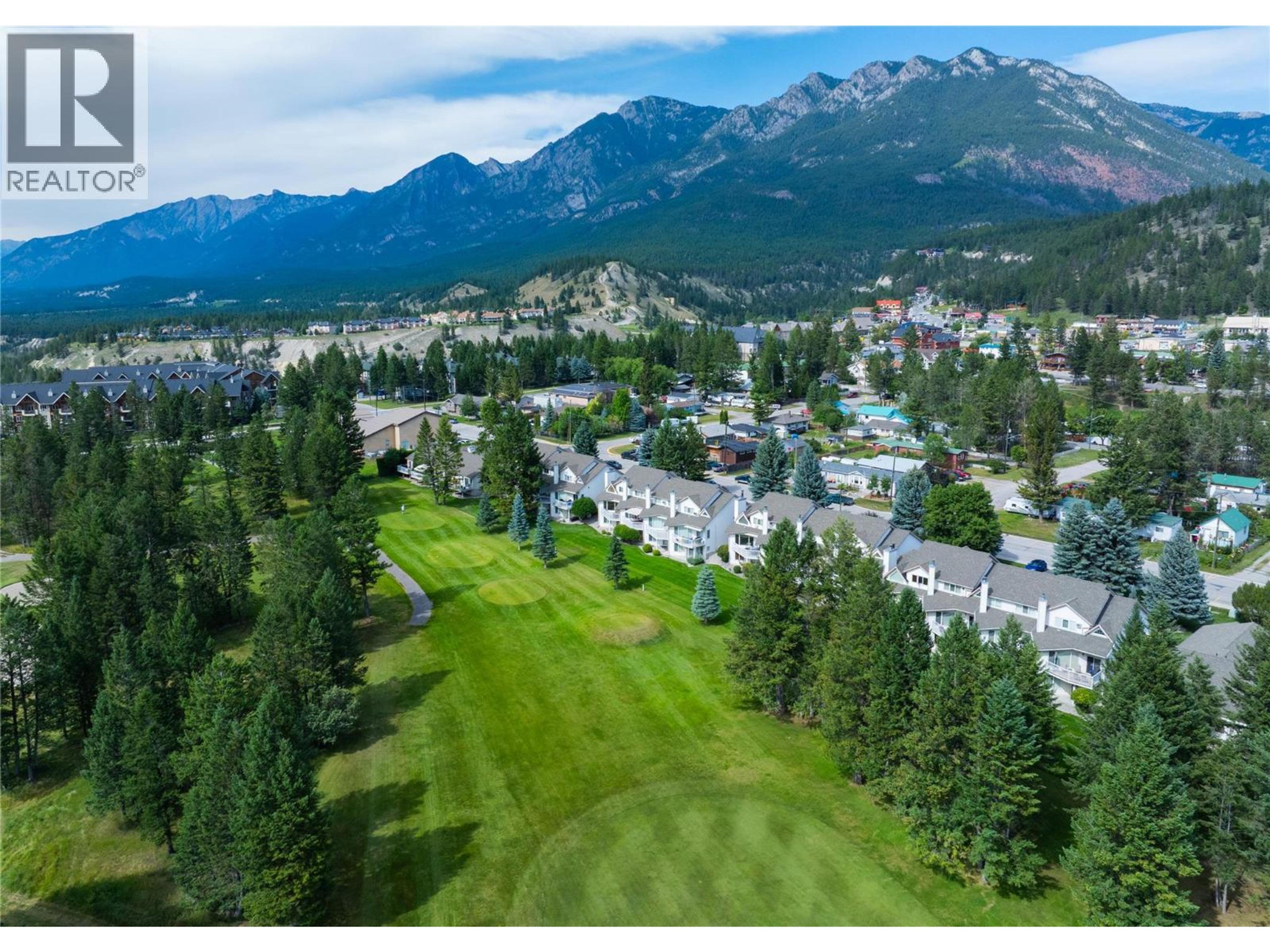 7525 Columbia Avenue, Radium Hot Springs - Exteriors - Full Complex View, Drone/Aerial View - Photo 4