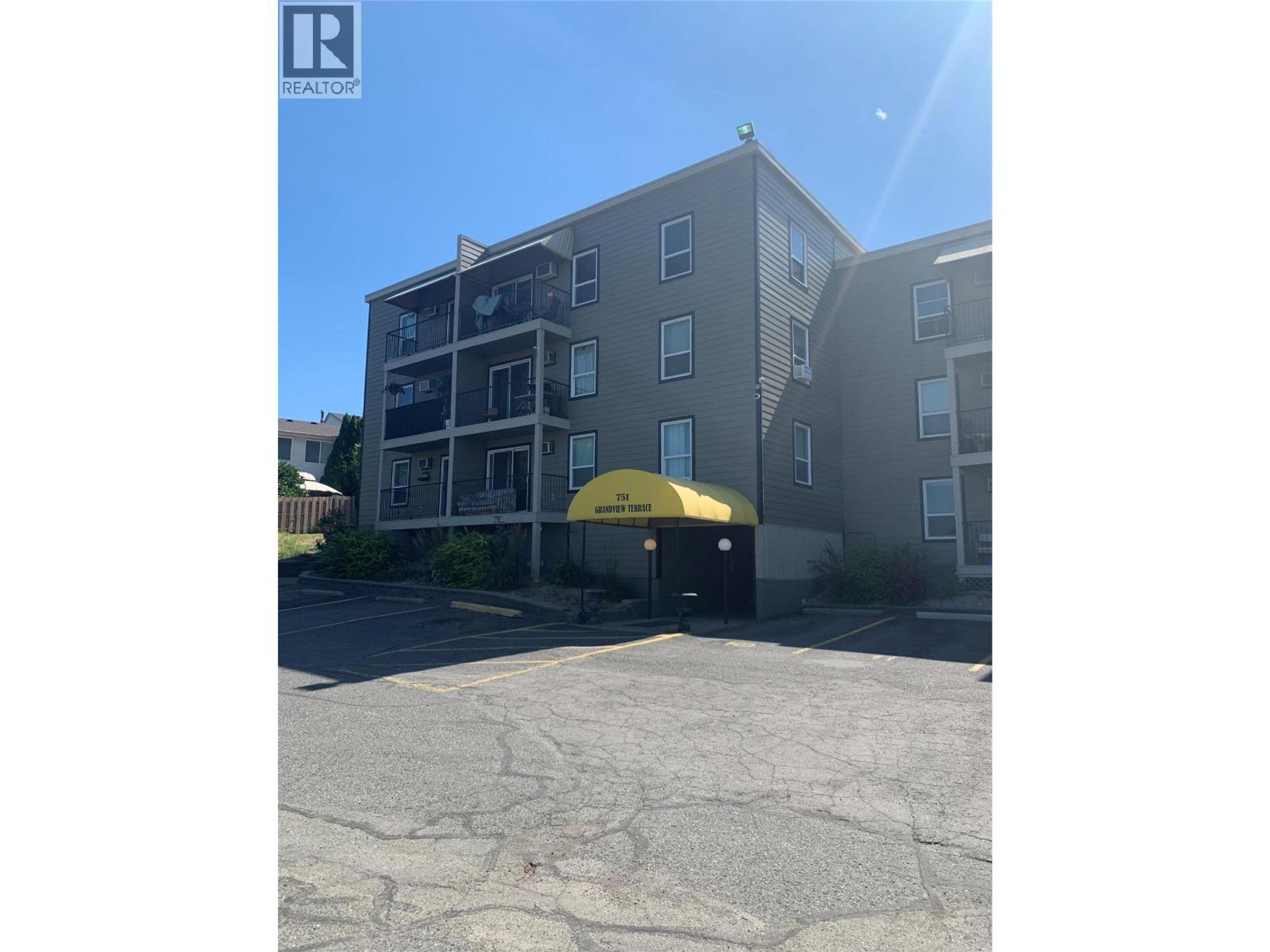 751 Grandview Terrace, Kamloops - Exteriors - Photo 3