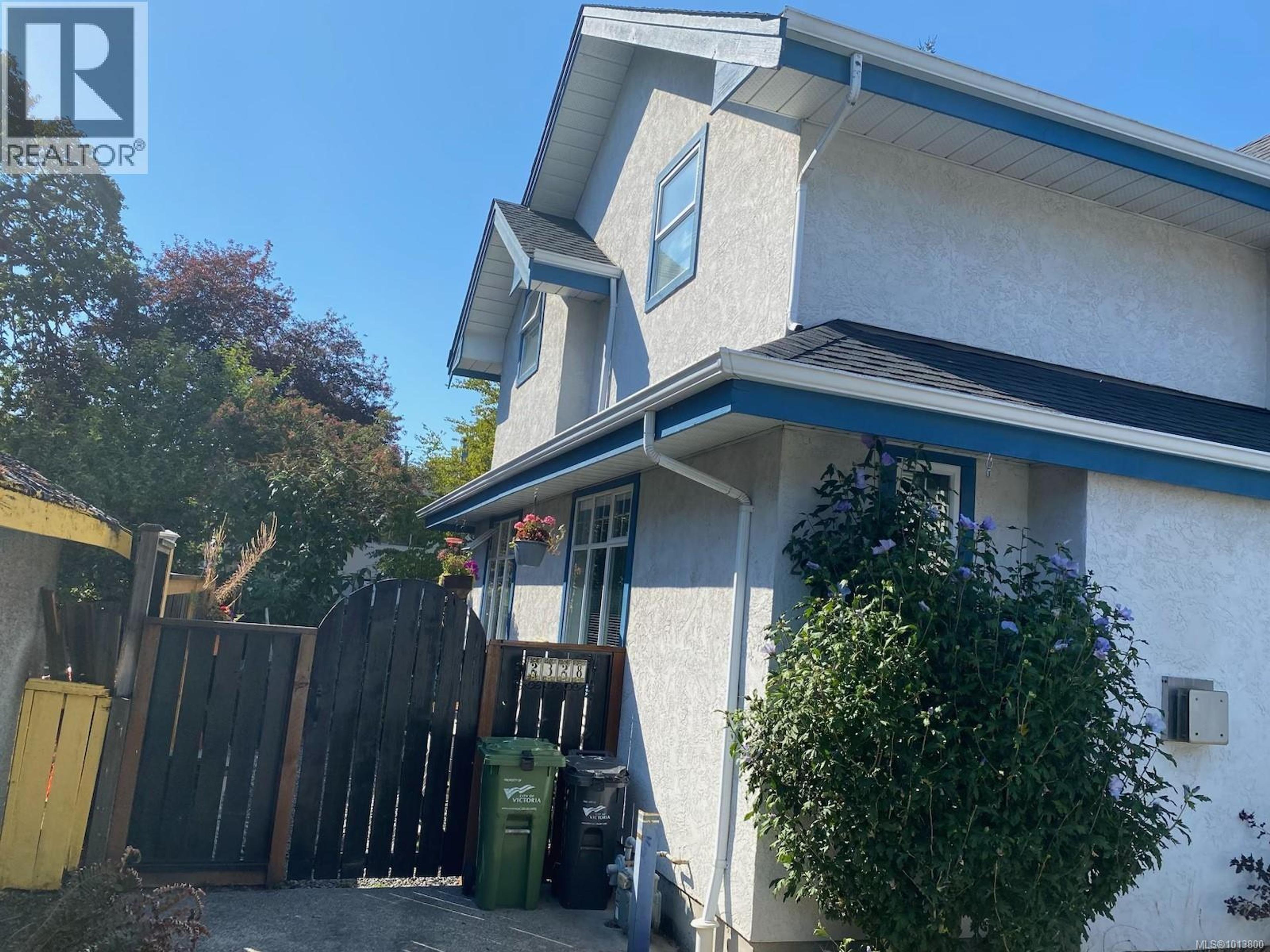 2328 Shakespeare St, Victoria - Exteriors - Photo 2