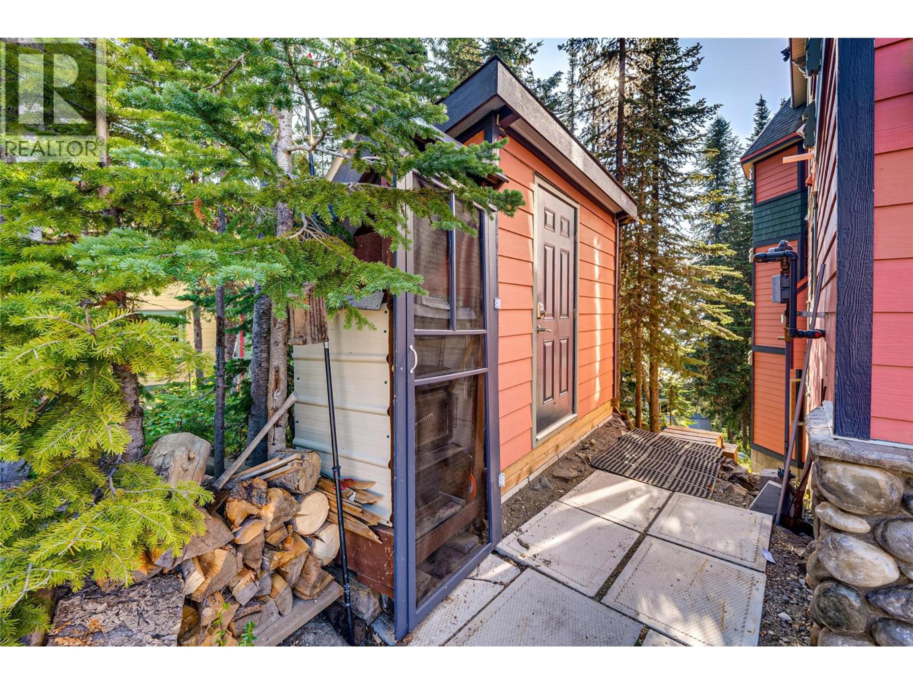 635 Monashee Road, Silver Star - Exteriors - Photo 5