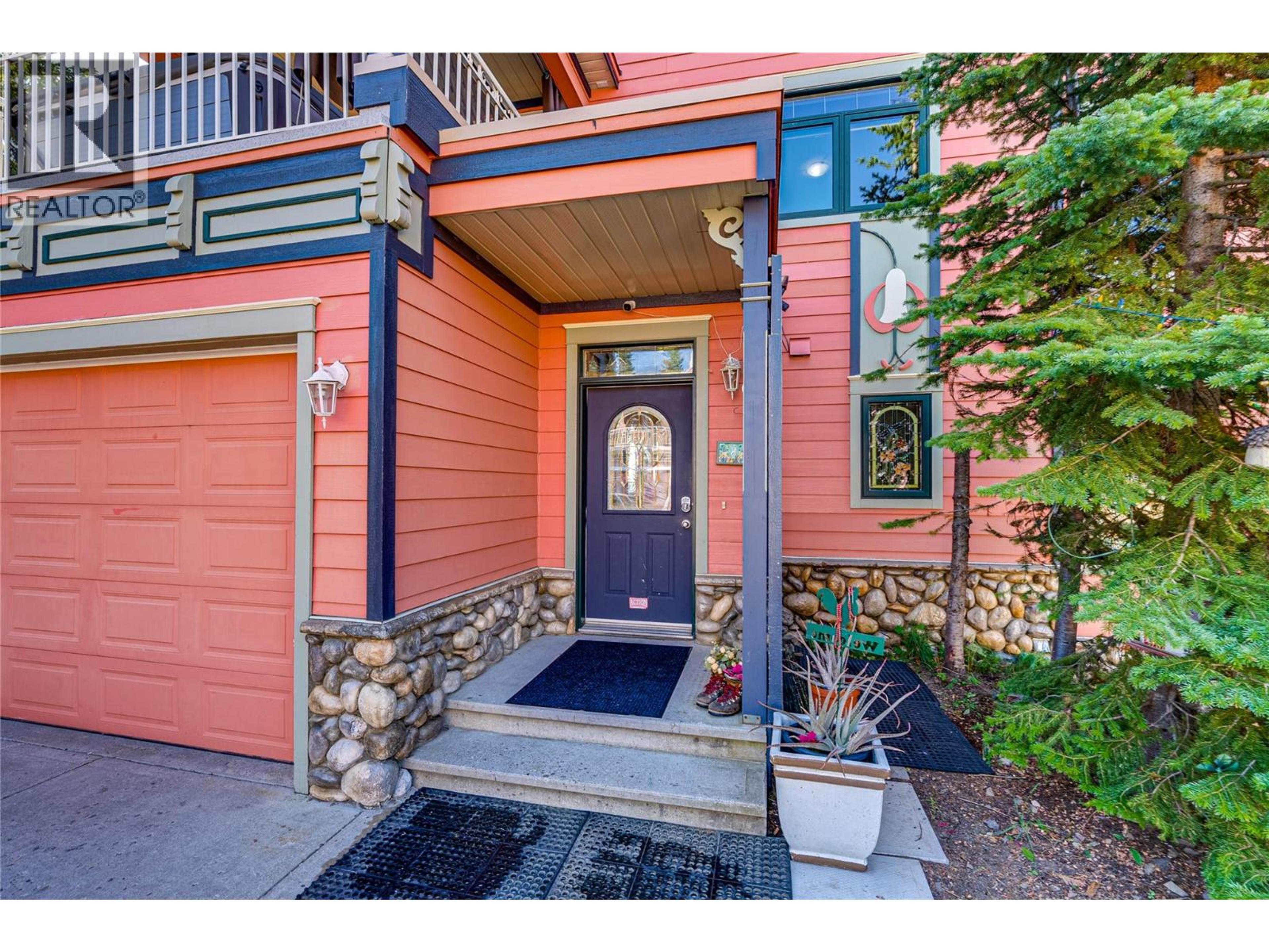 635 Monashee Road, Silver Star - Exteriors - Photo 8