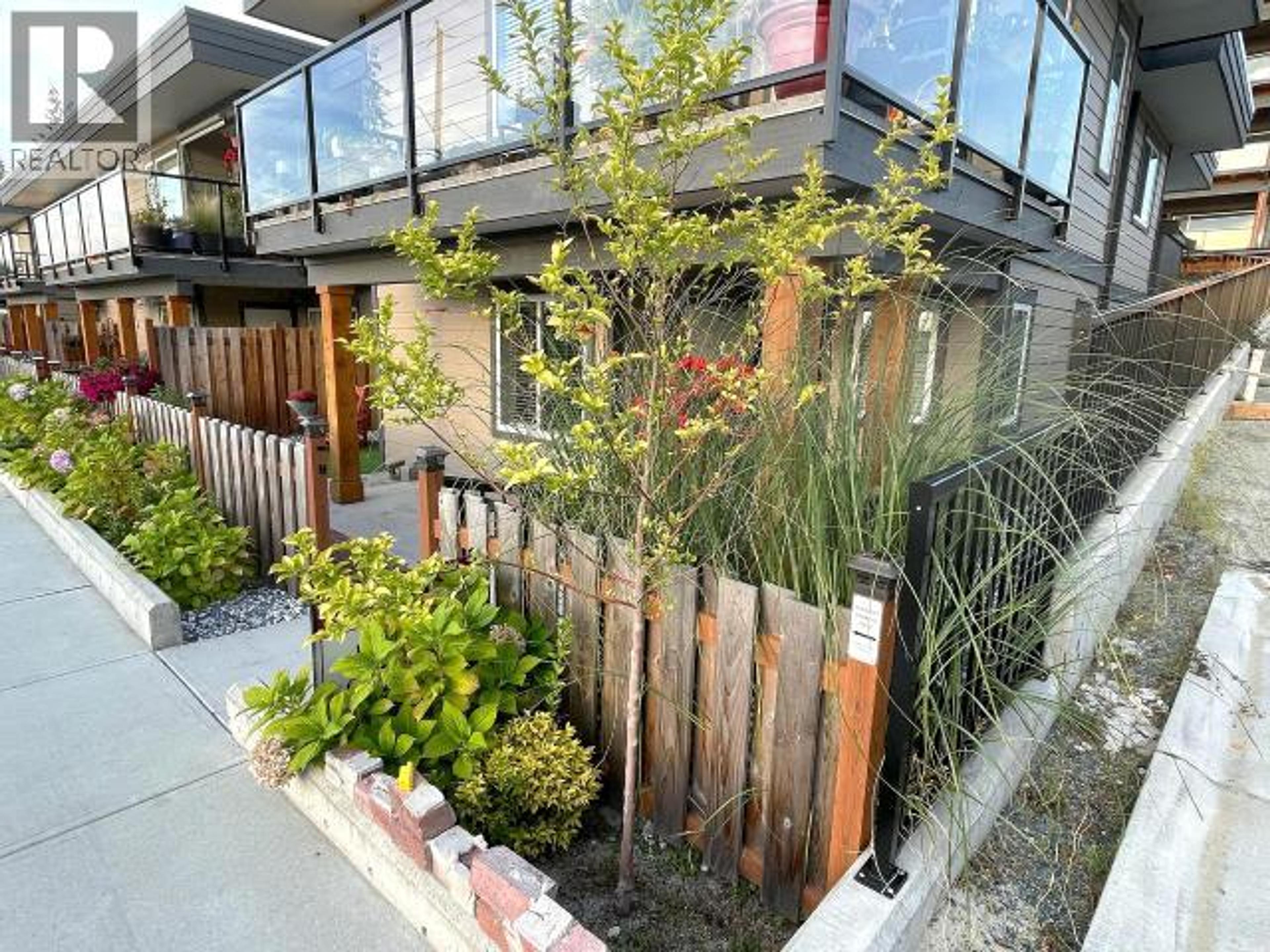 6900 BURNABY STREET, Powell River - Exteriors - Photo 3