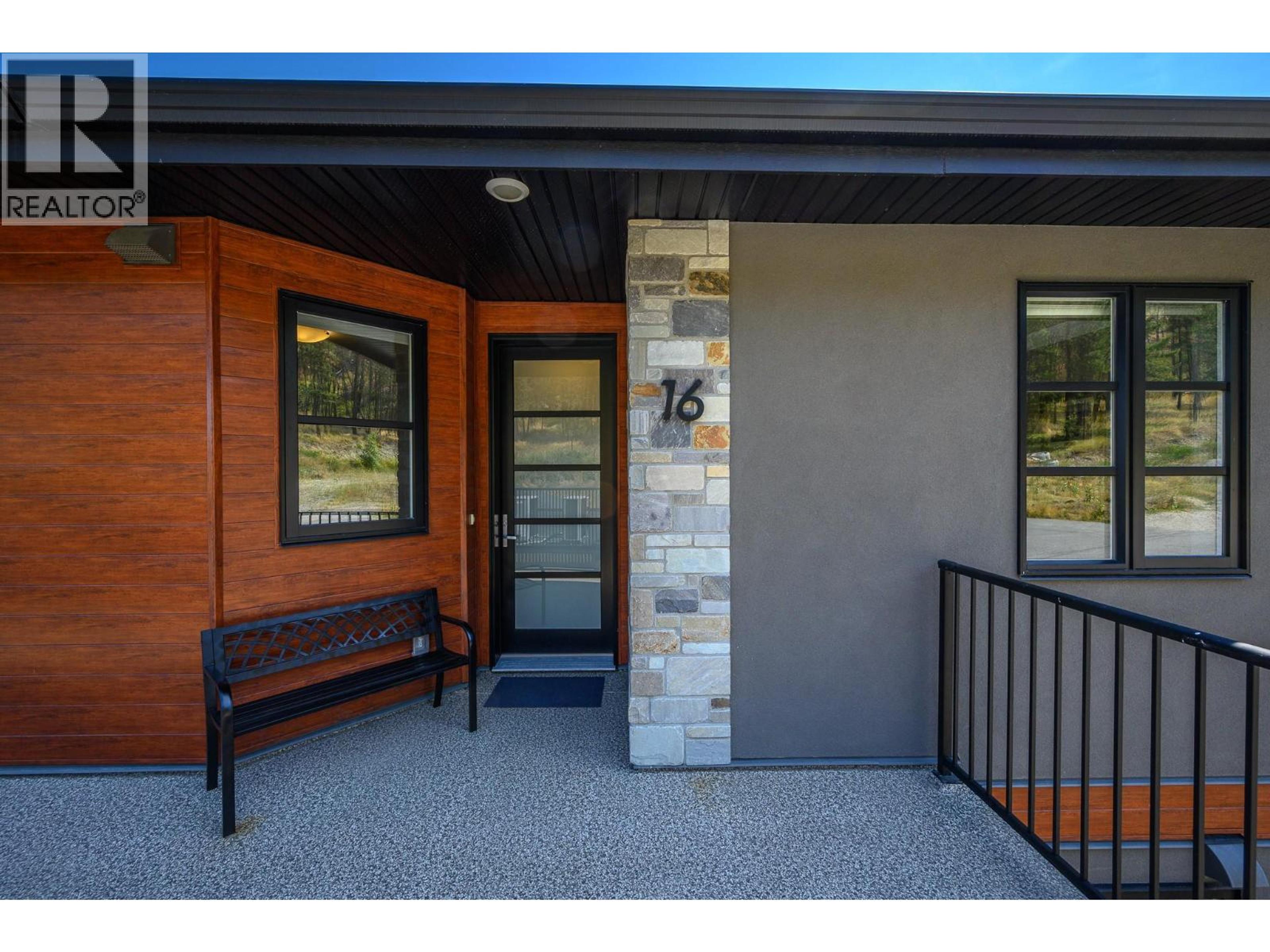 9700 Santina Road, Lake Country - Exteriors - Photo 3