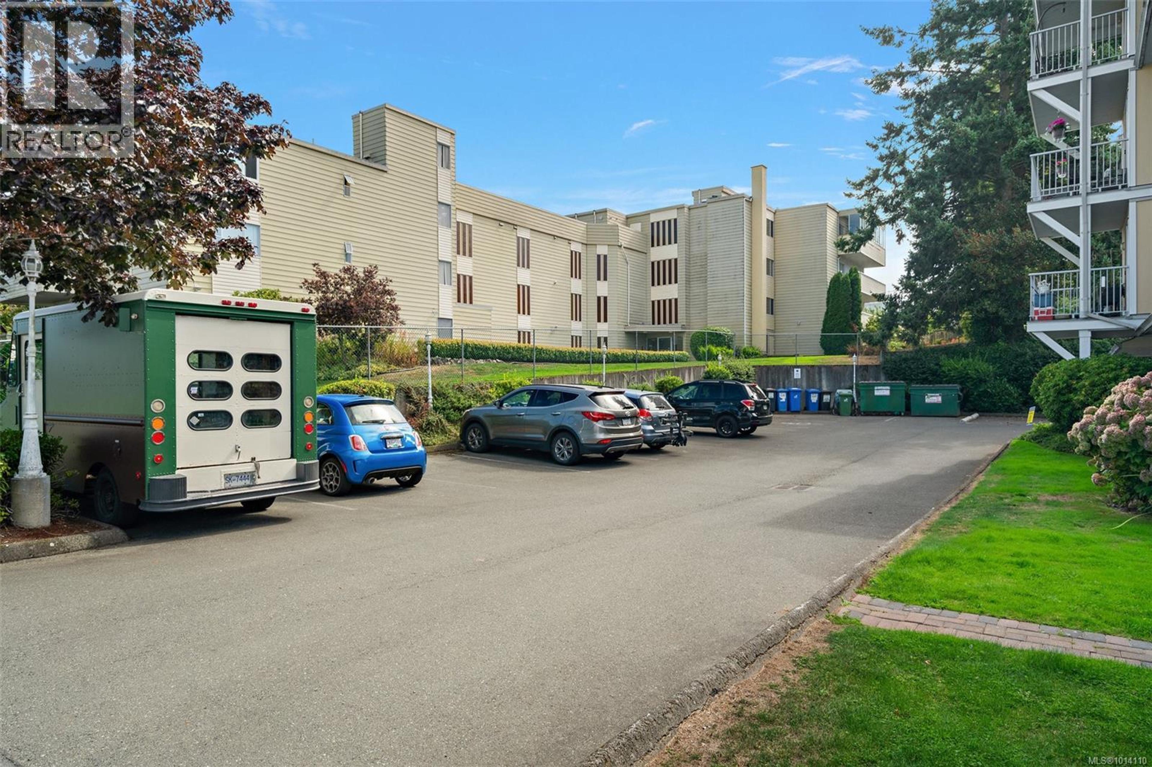 885 Ellery St, Esquimalt - Exteriors - Photo 3