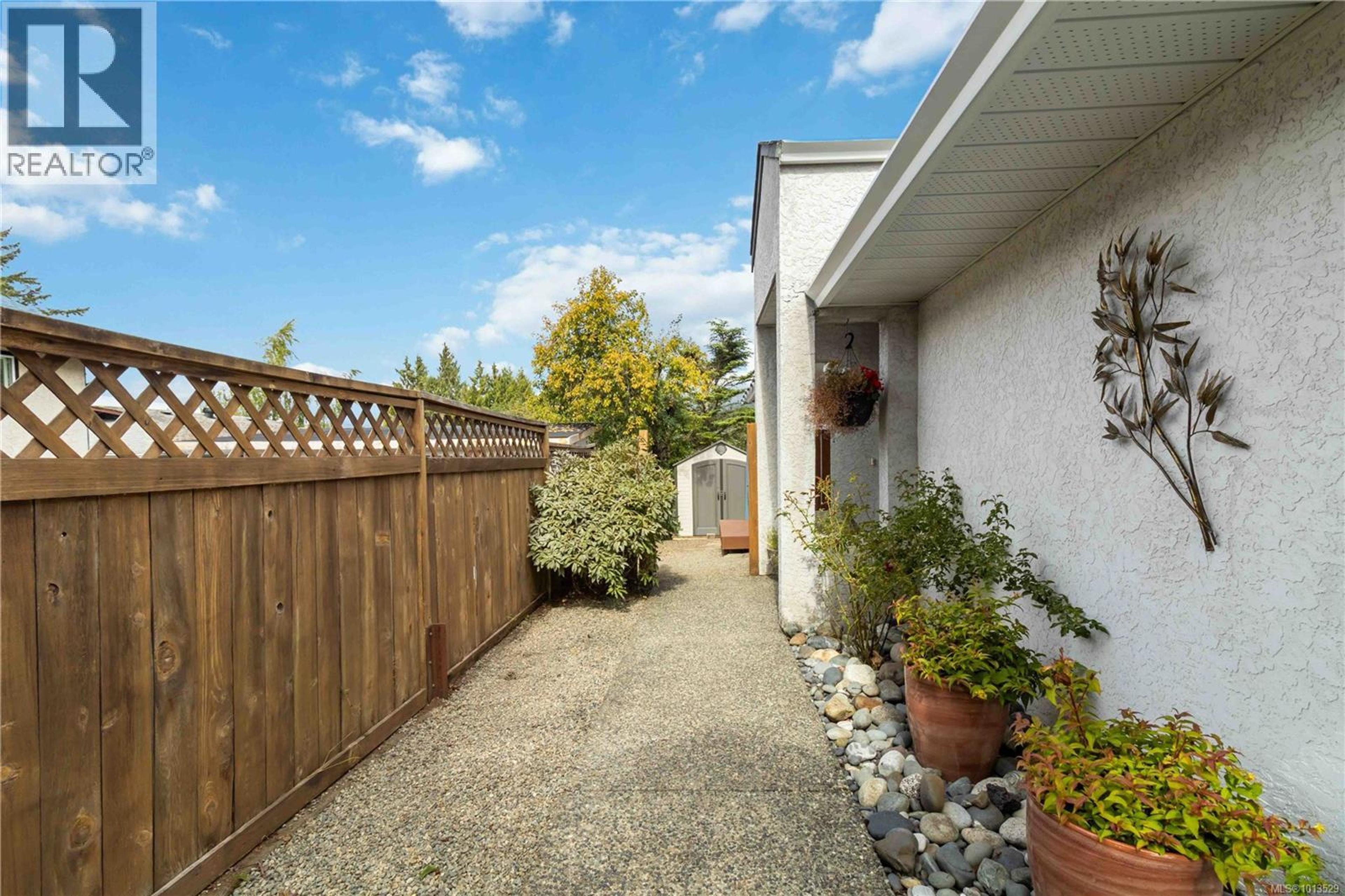 6598 Felderhof Rd, Sooke - Exteriors - Photo 2