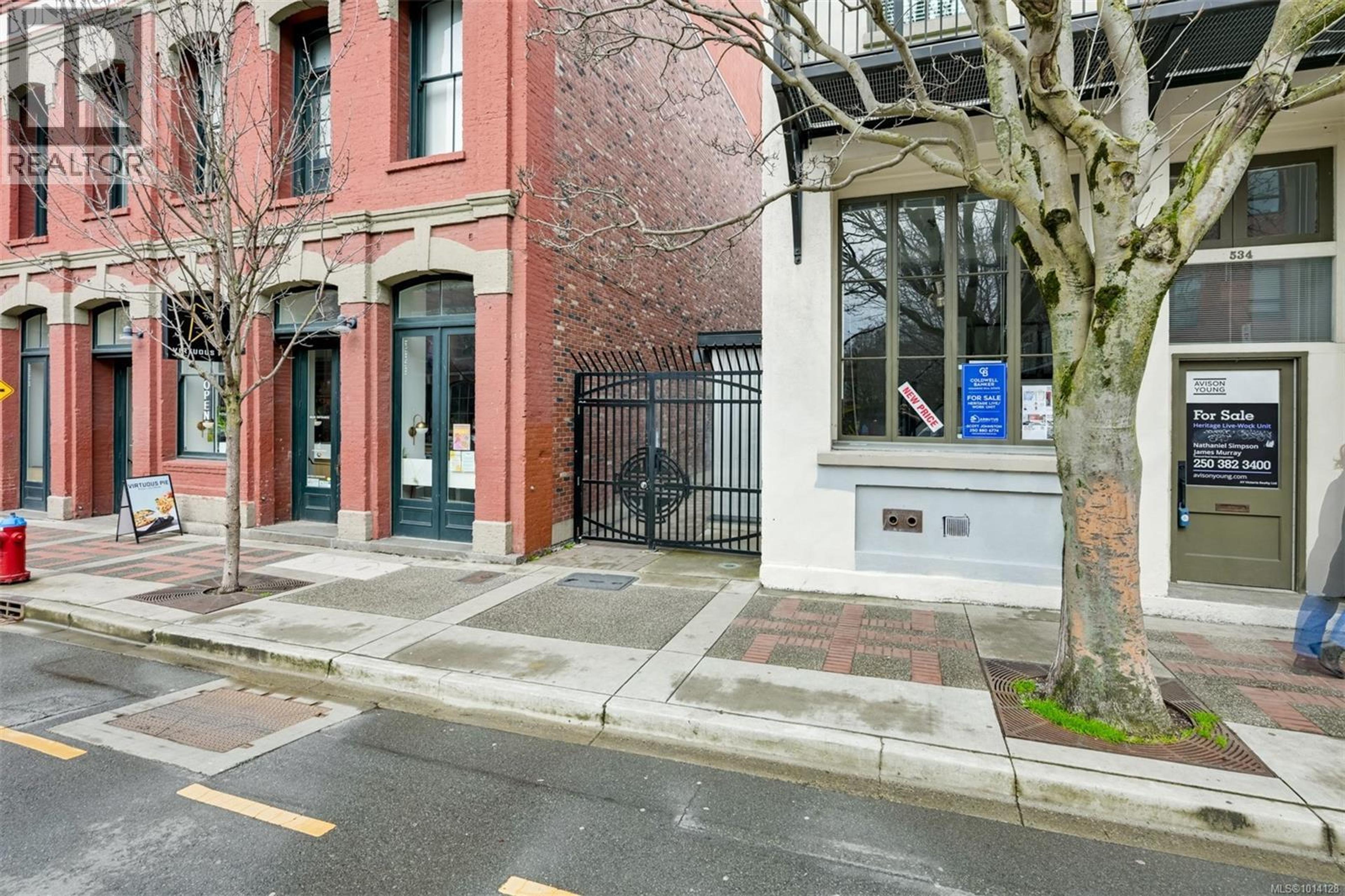 534 Pandora Ave, Victoria - Exteriors - Photo 1