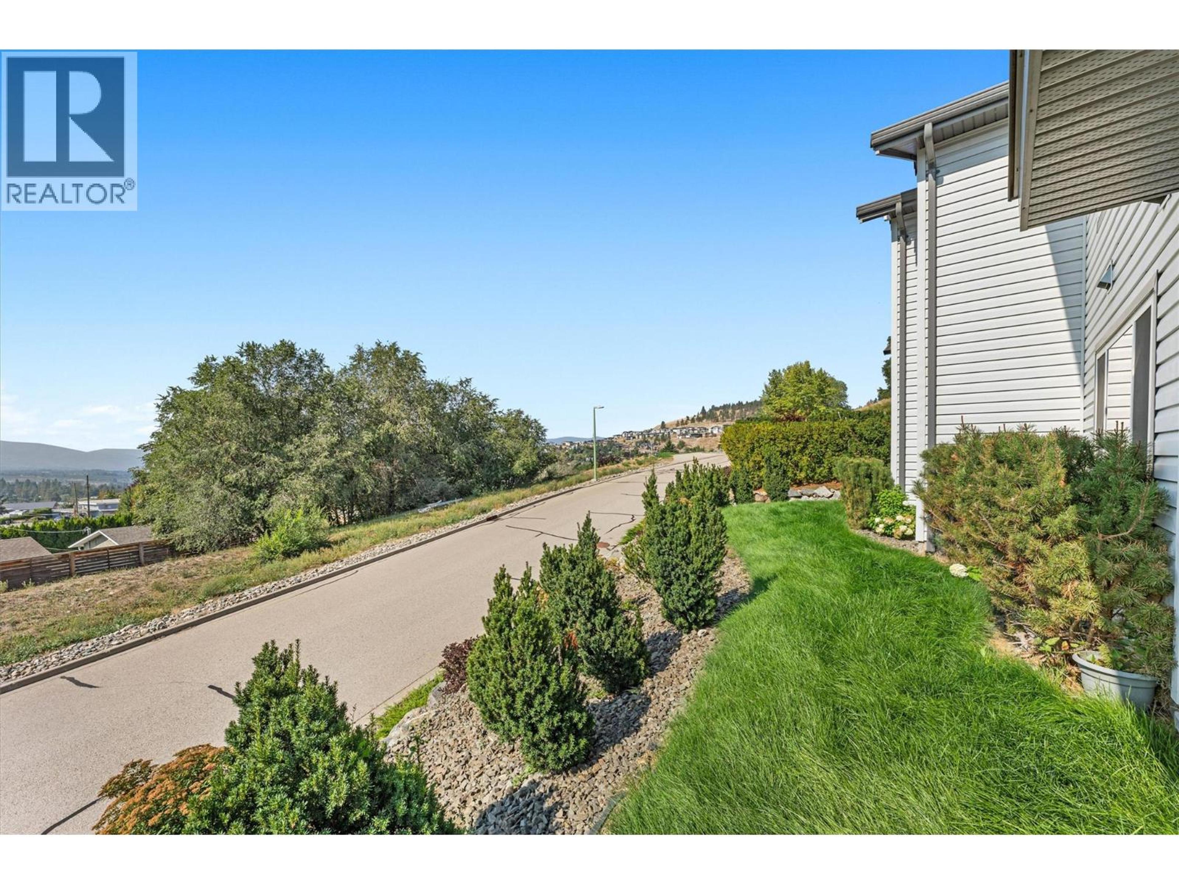 1342 Shaunna Road, Kelowna - Exteriors - Photo 3