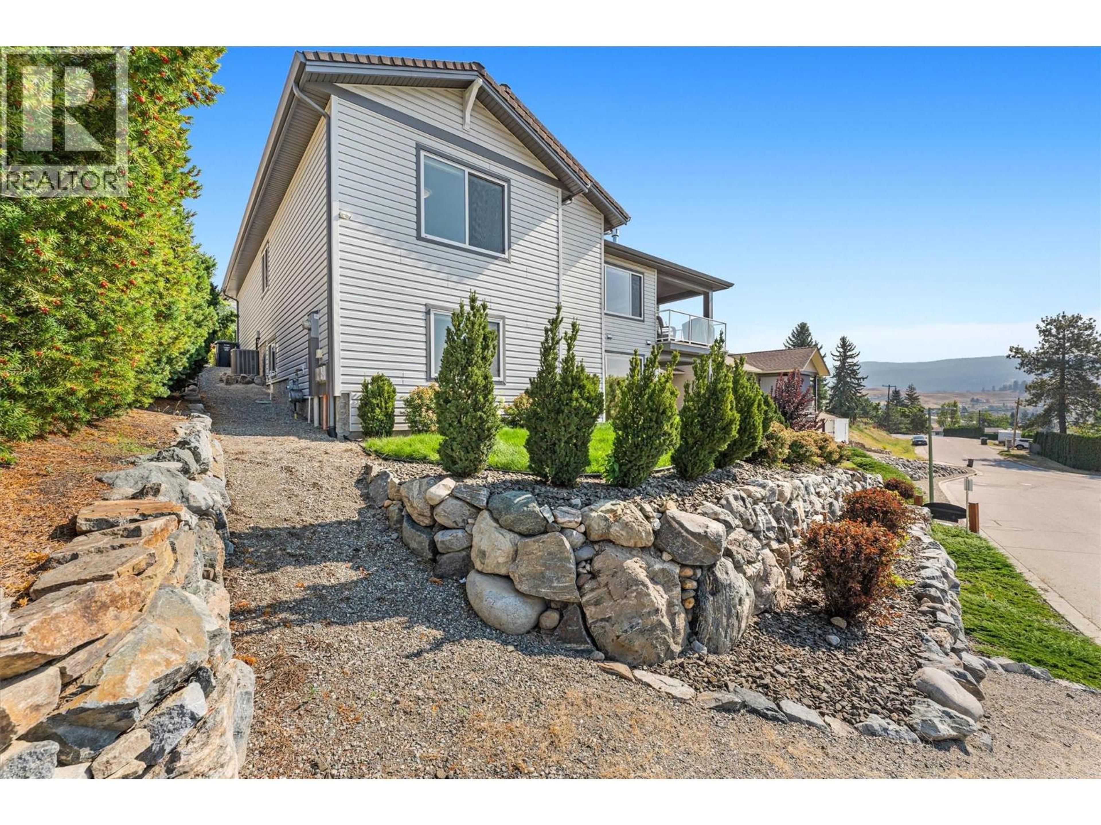 1342 Shaunna Road, Kelowna - Exteriors - Photo 5