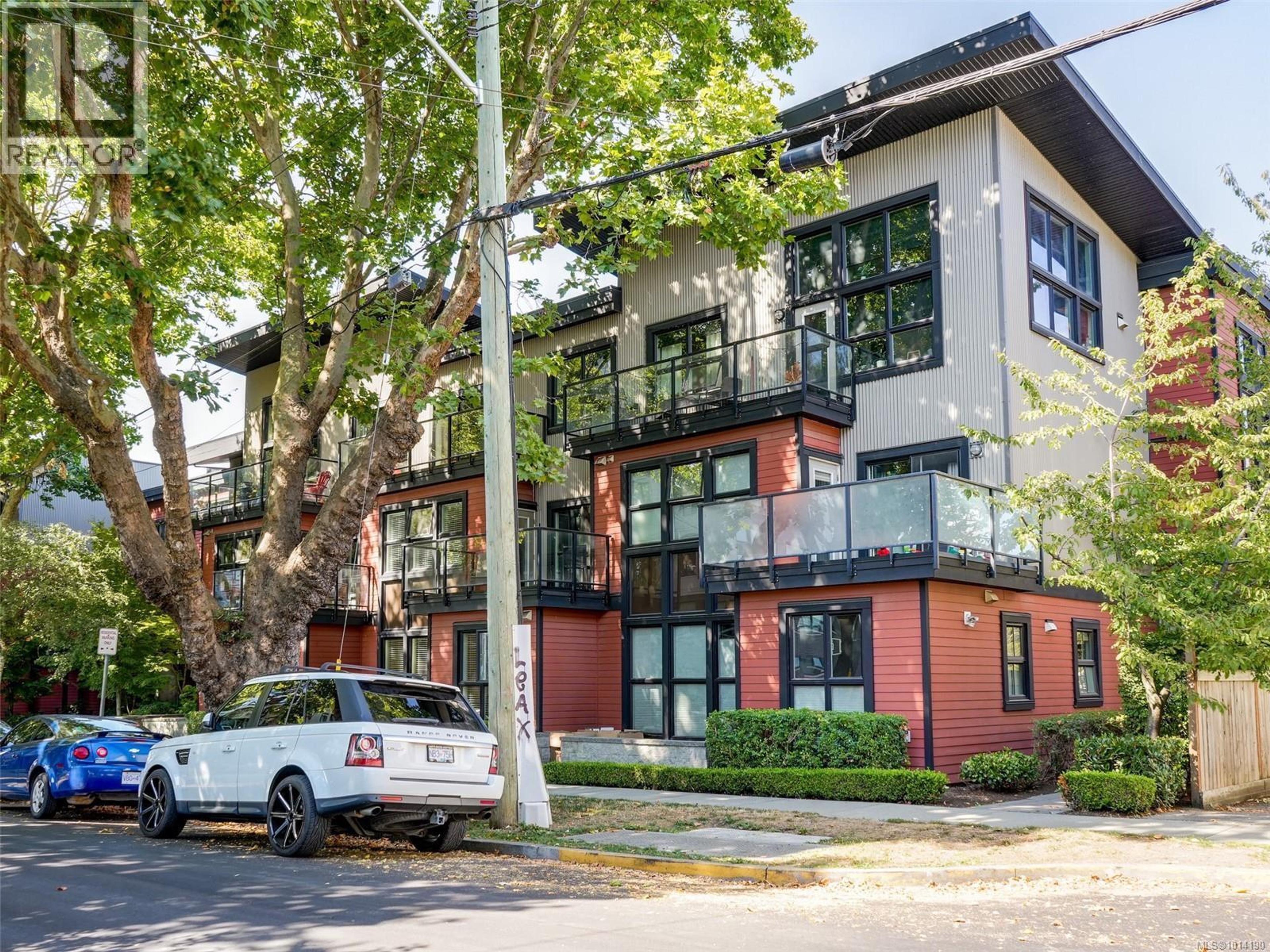 630 Speed Ave, Victoria - Exteriors - Photo 1