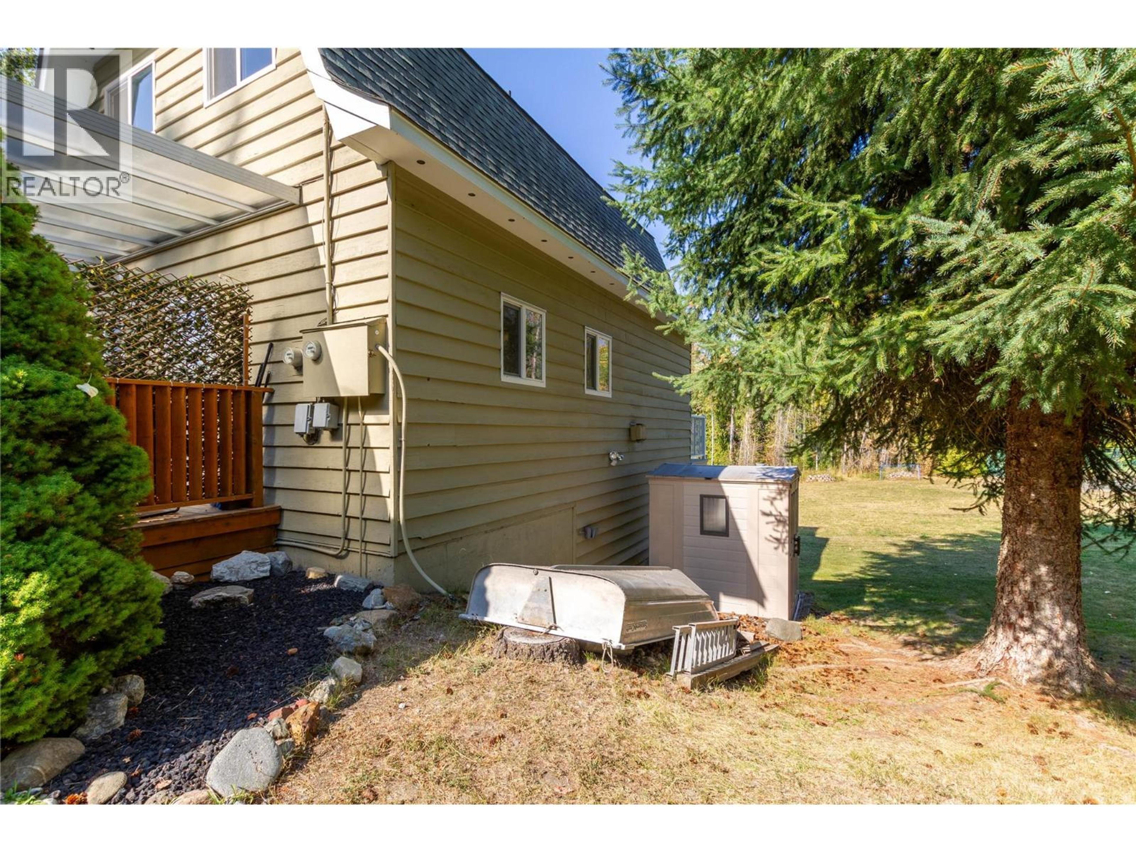 7171 Dixon Dam Road, Vernon - Exteriors - Photo 4