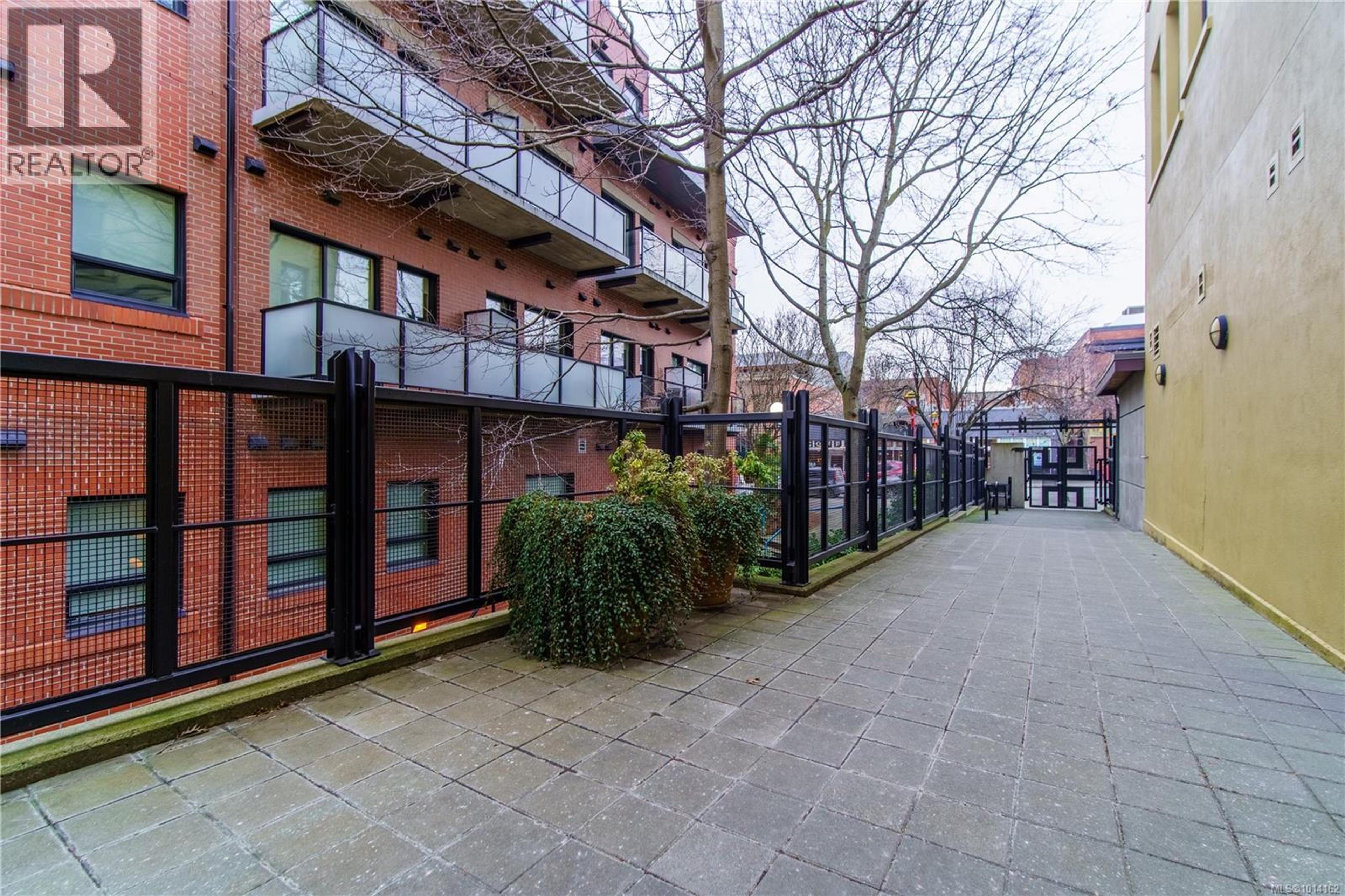 599 Pandora Ave, Victoria - Exteriors - Photo 1