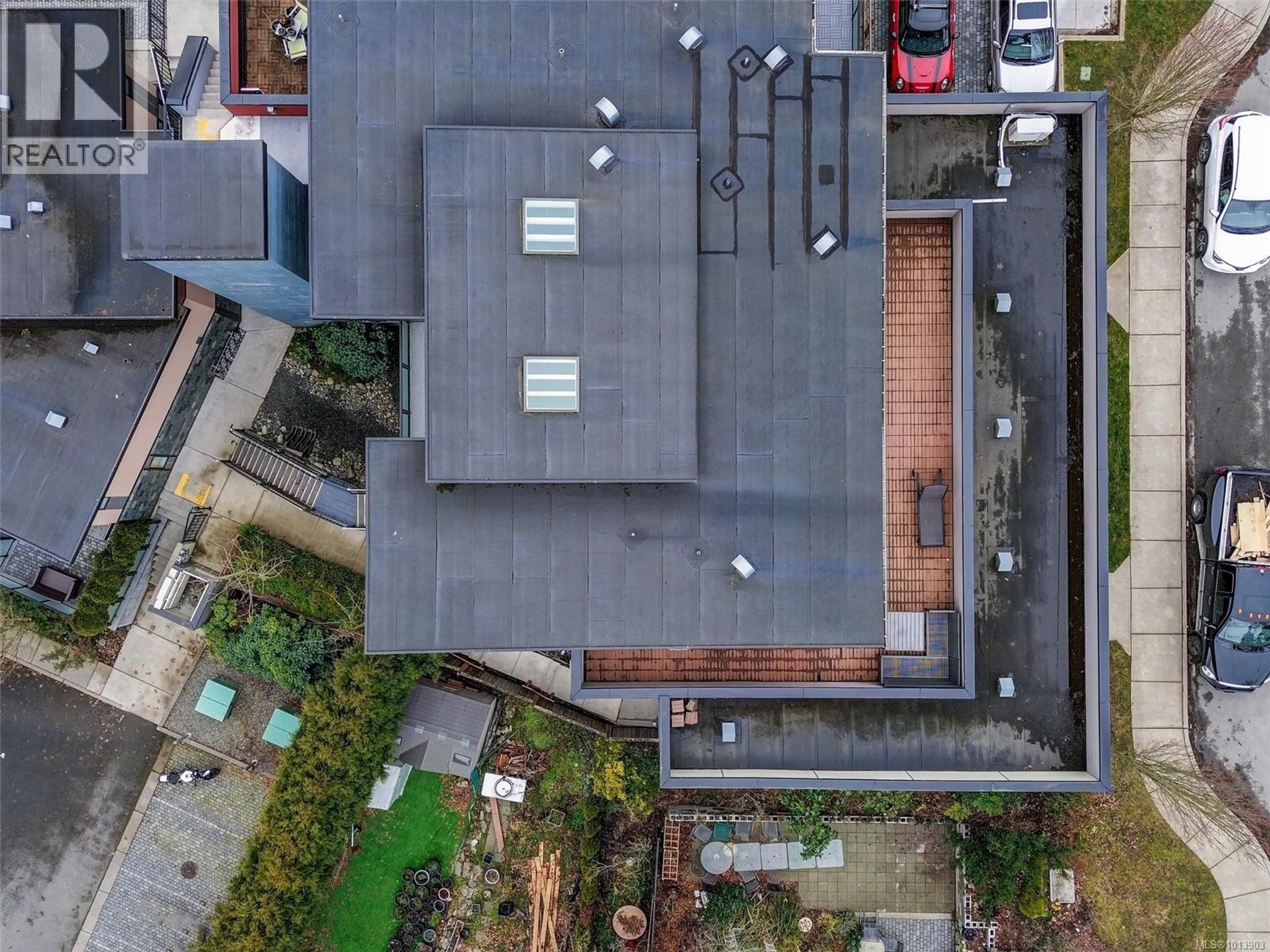 6981 East Saanich Rd, Central Saanich - Exteriors - Drone/Aerial View - Photo 2