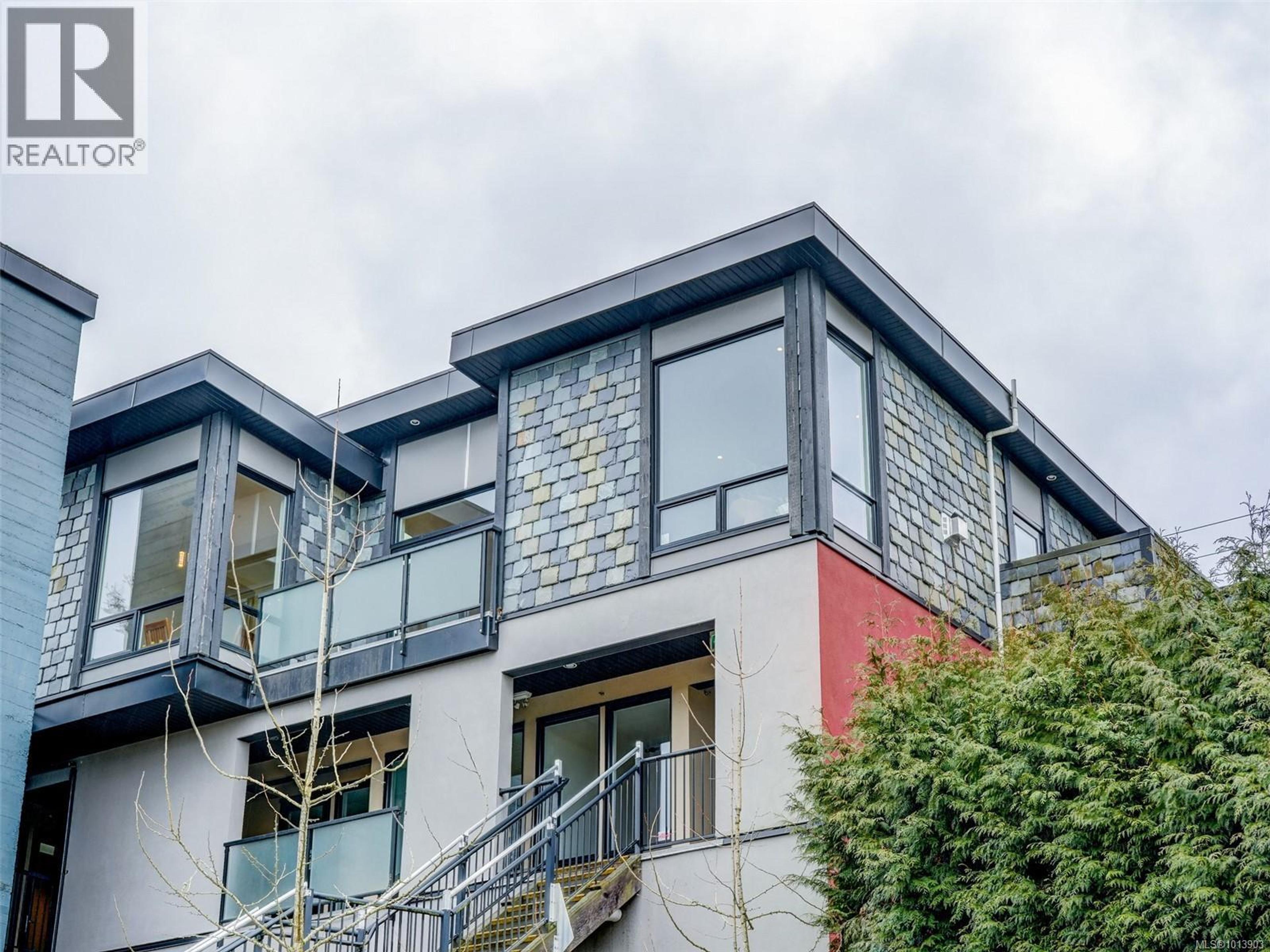 6981 East Saanich Rd, Central Saanich - Exteriors - Photo 3