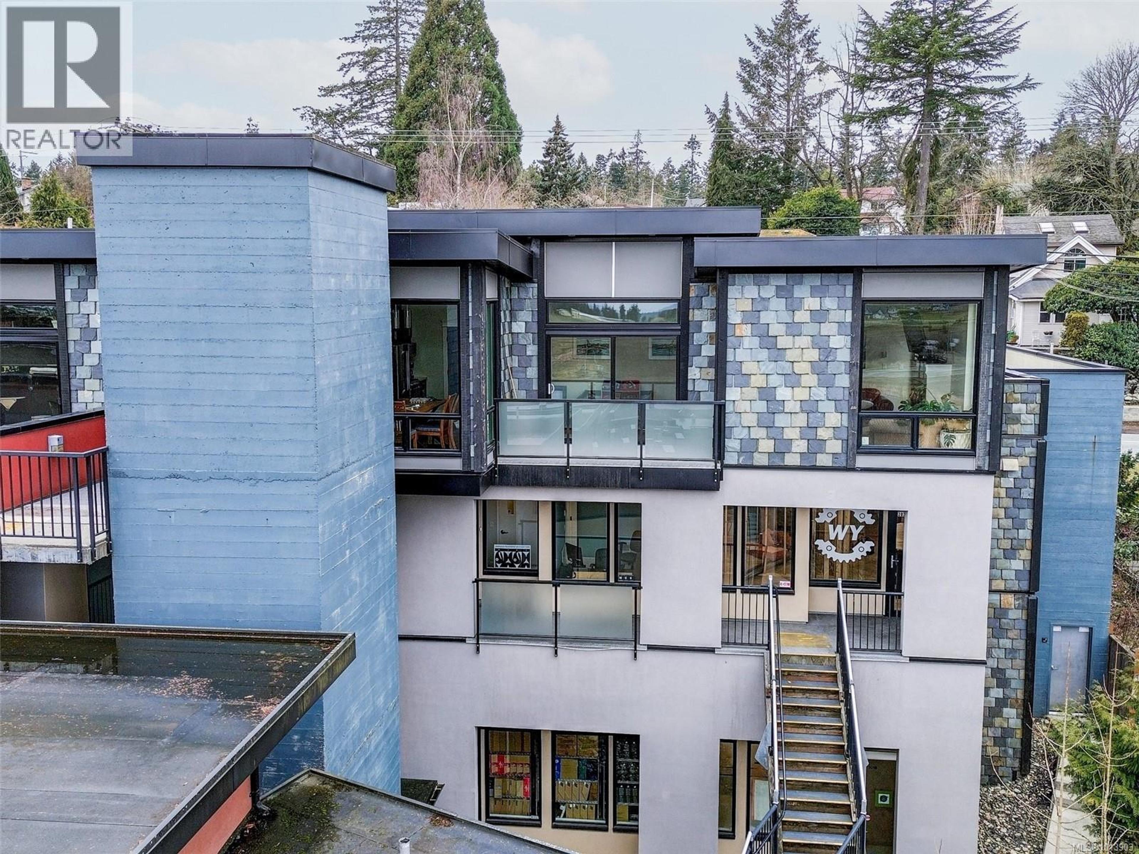 6981 East Saanich Rd, Central Saanich - Exteriors - Photo 4