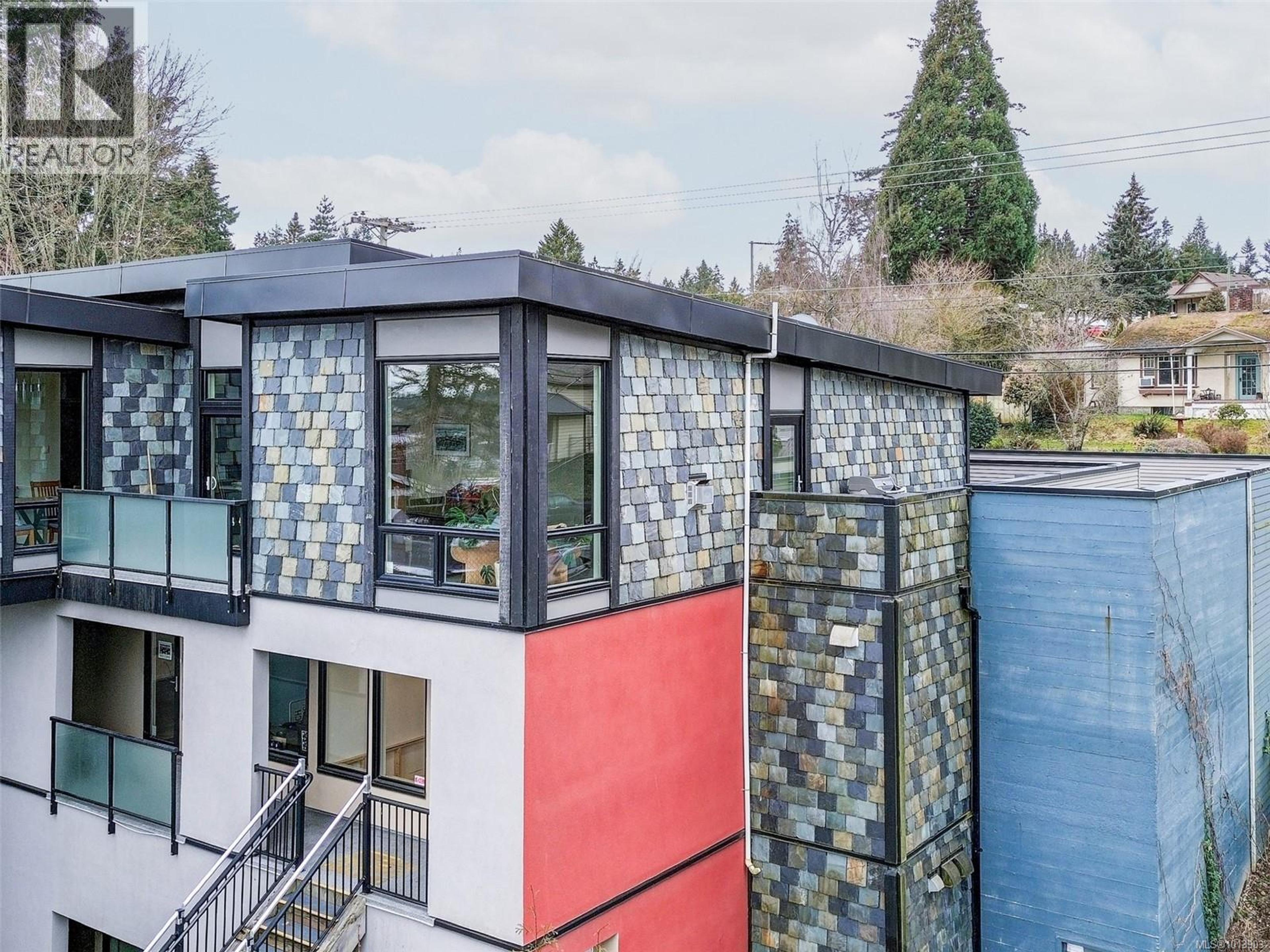 6981 East Saanich Rd, Central Saanich - Exteriors - Photo 9