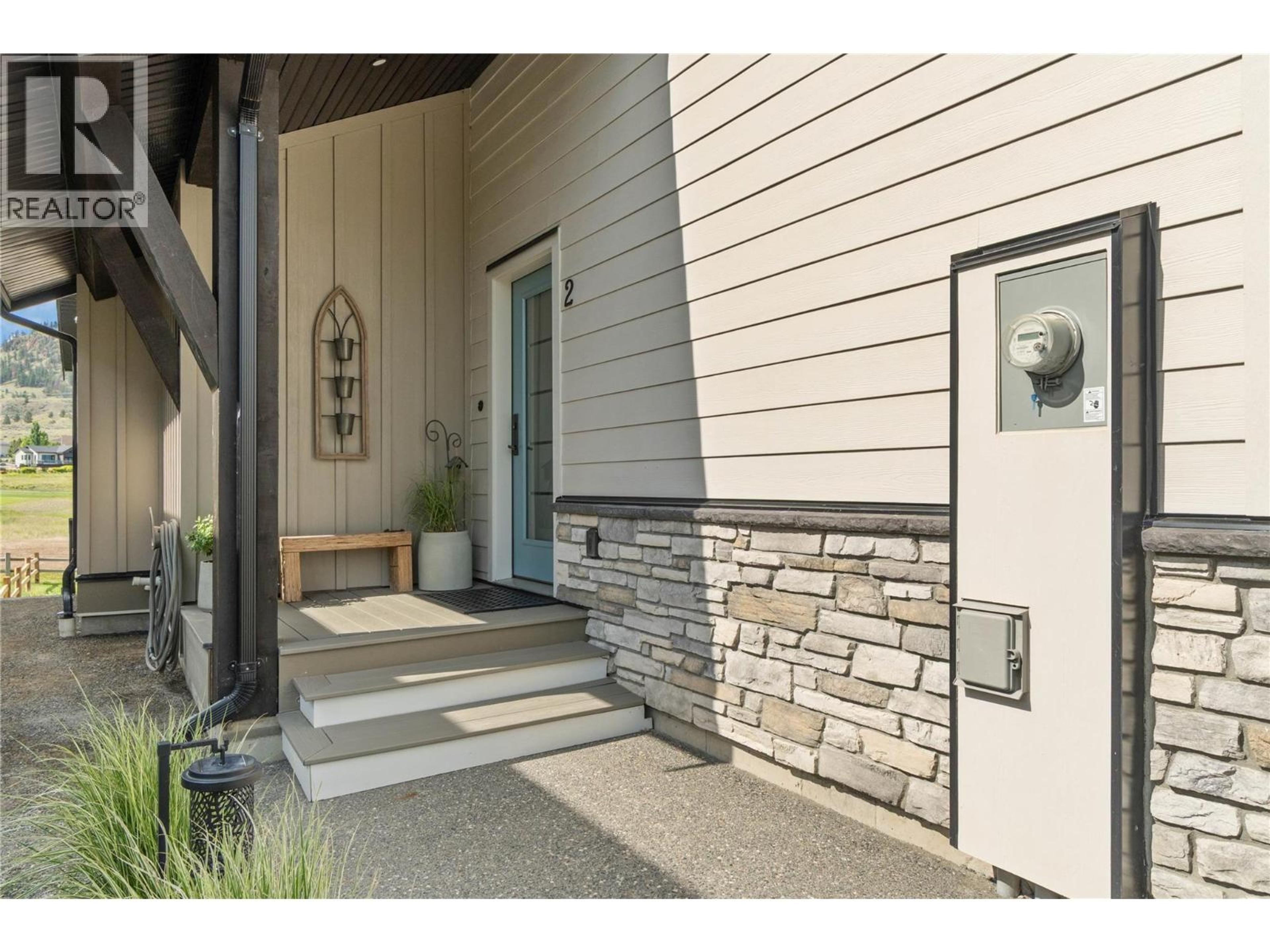 260 Rue Cheval Noir, Kamloops - Exteriors - Photo 2