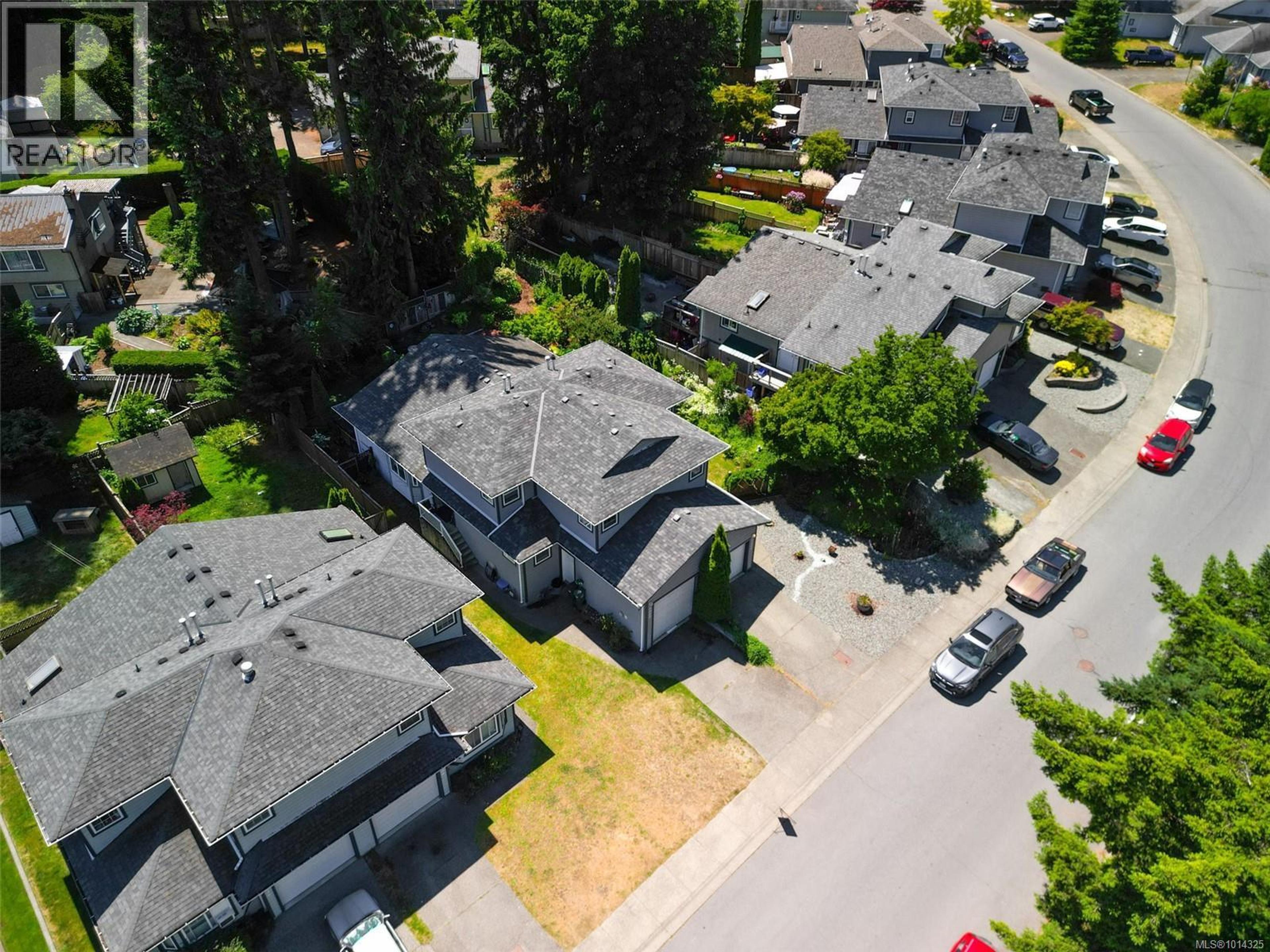 3224 Hillwood Rd, Duncan - Exteriors - Full Complex View, Drone/Aerial View - Photo 4