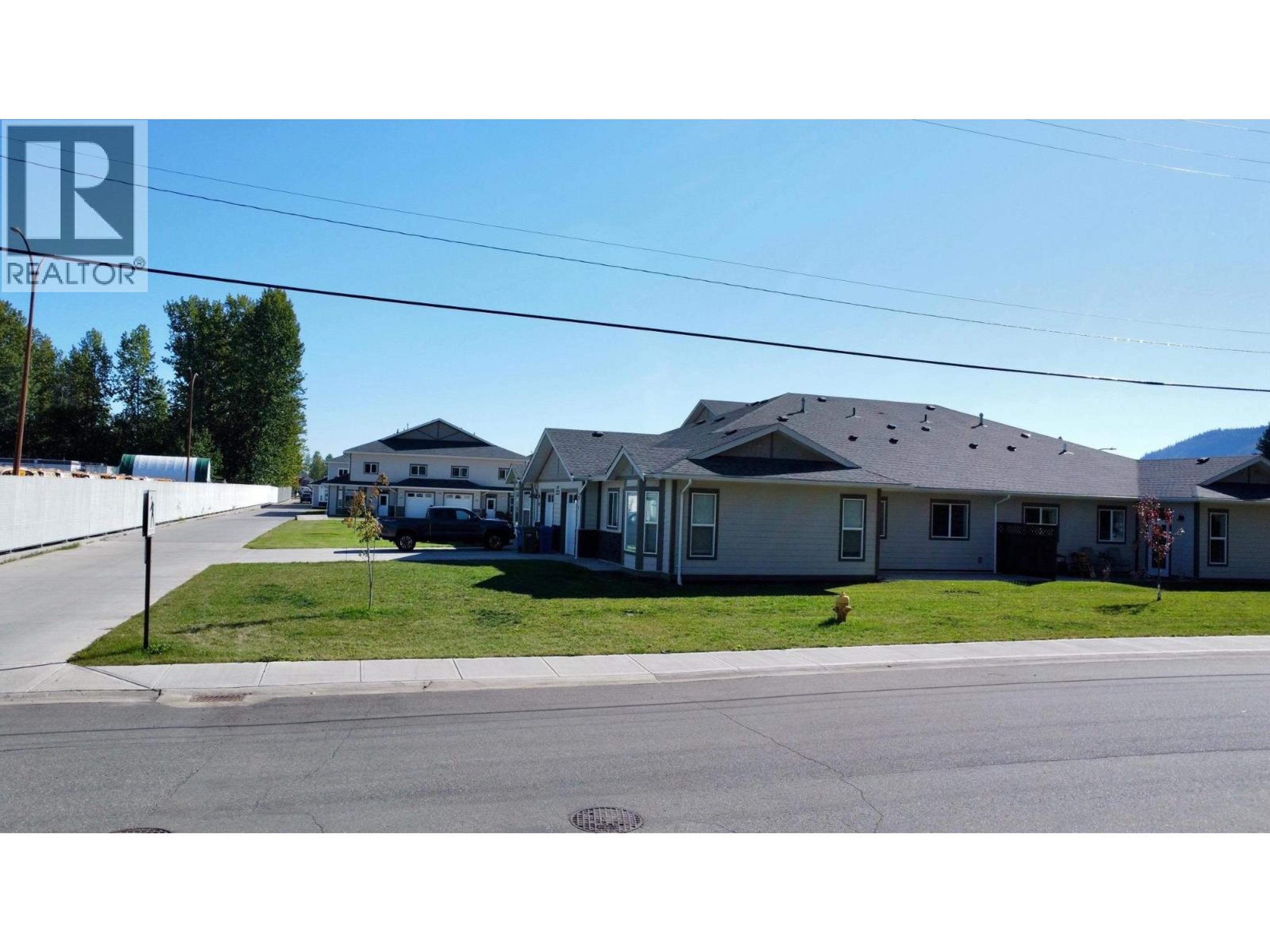 1192 VANCOUVER STREET, Smithers - Exteriors - Full Complex View - Photo 4